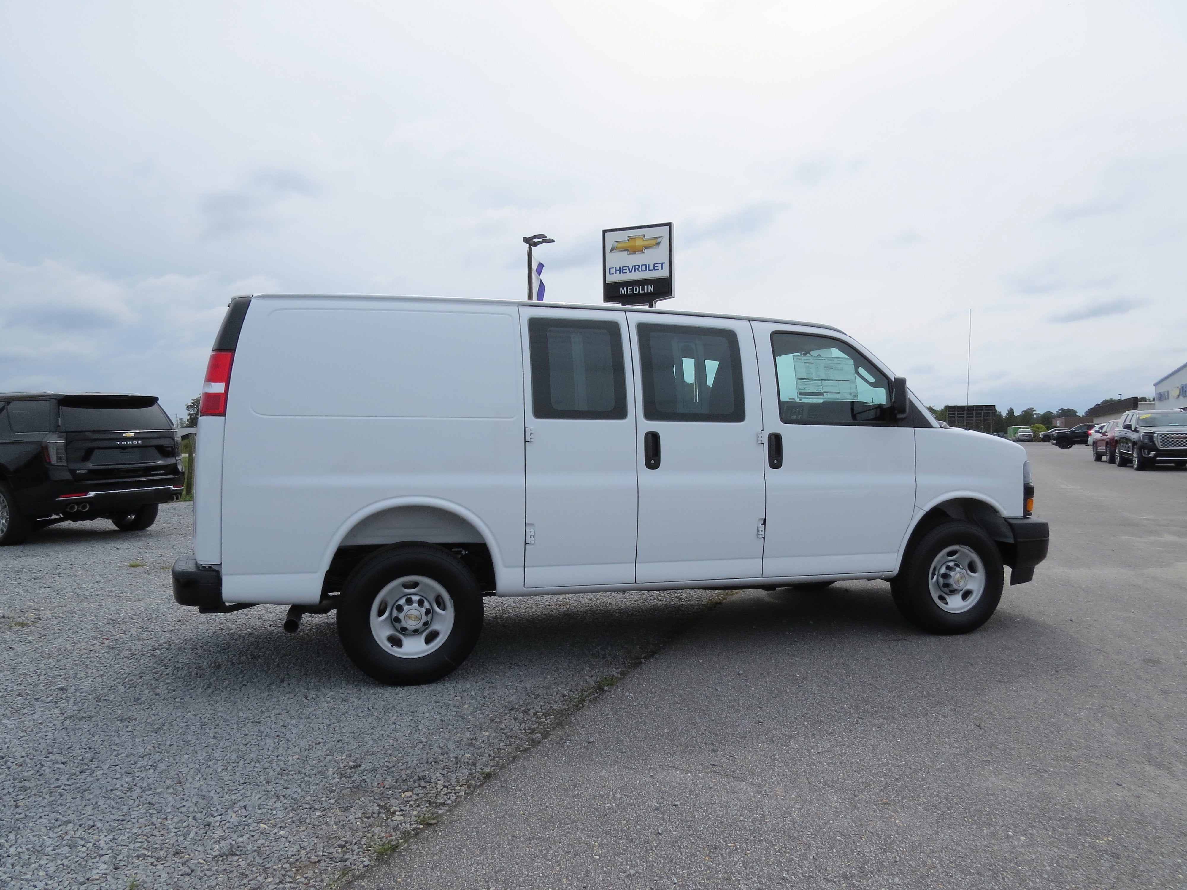 2025 Chevrolet Express Cargo 2500 WT
