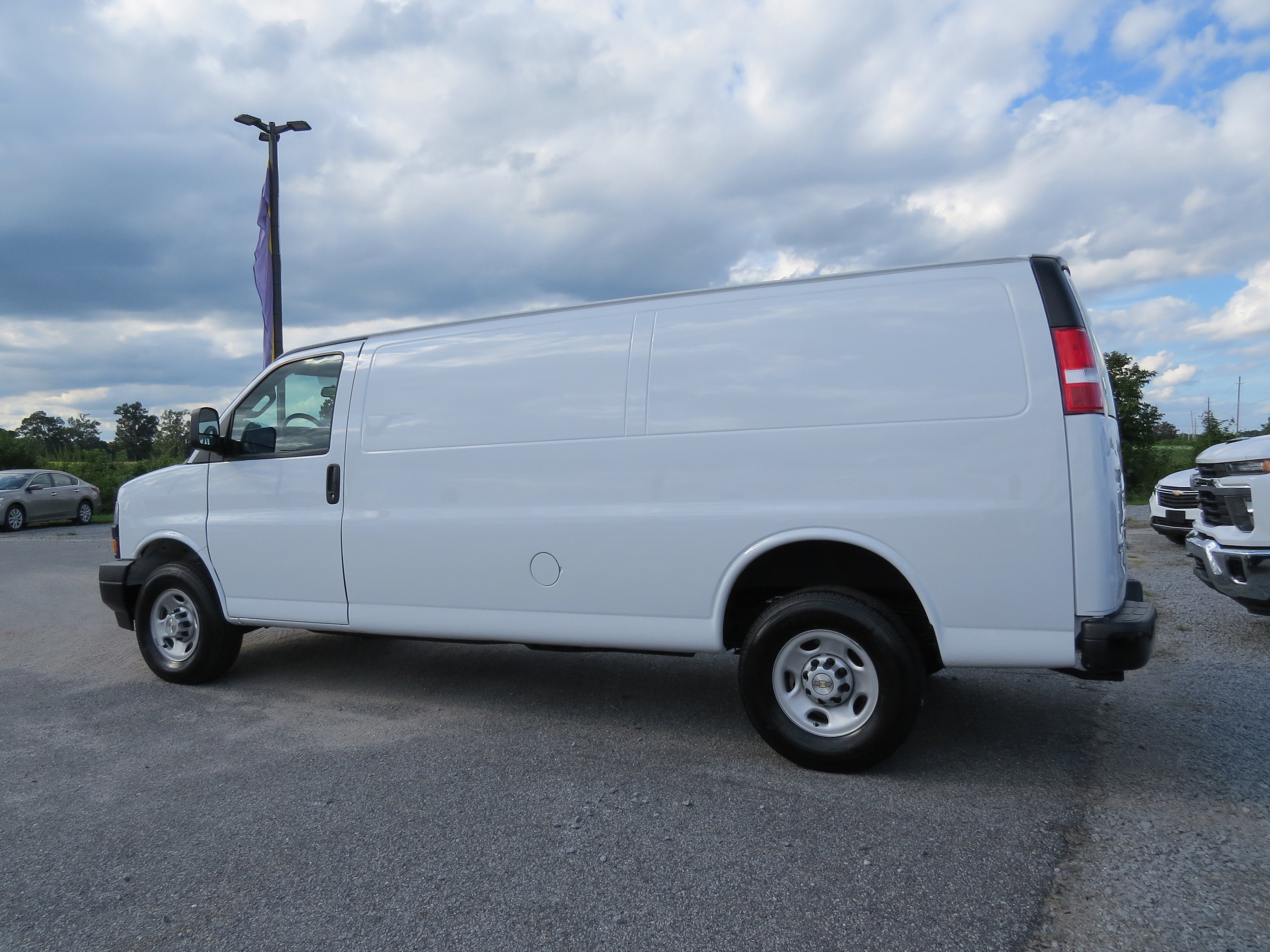 2024 Chevrolet Express Cargo 2500 WT