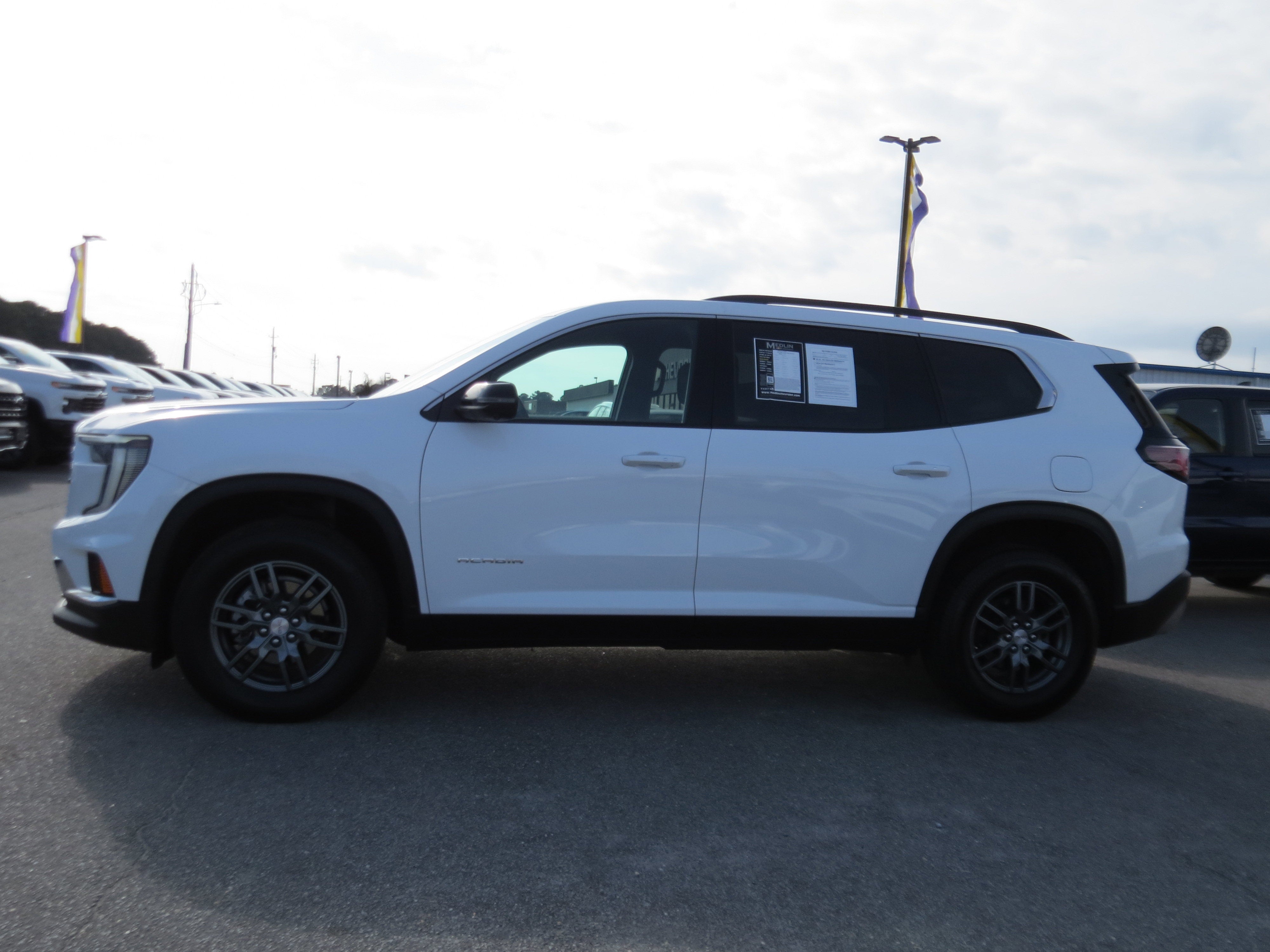 2025 GMC Acadia Elevation