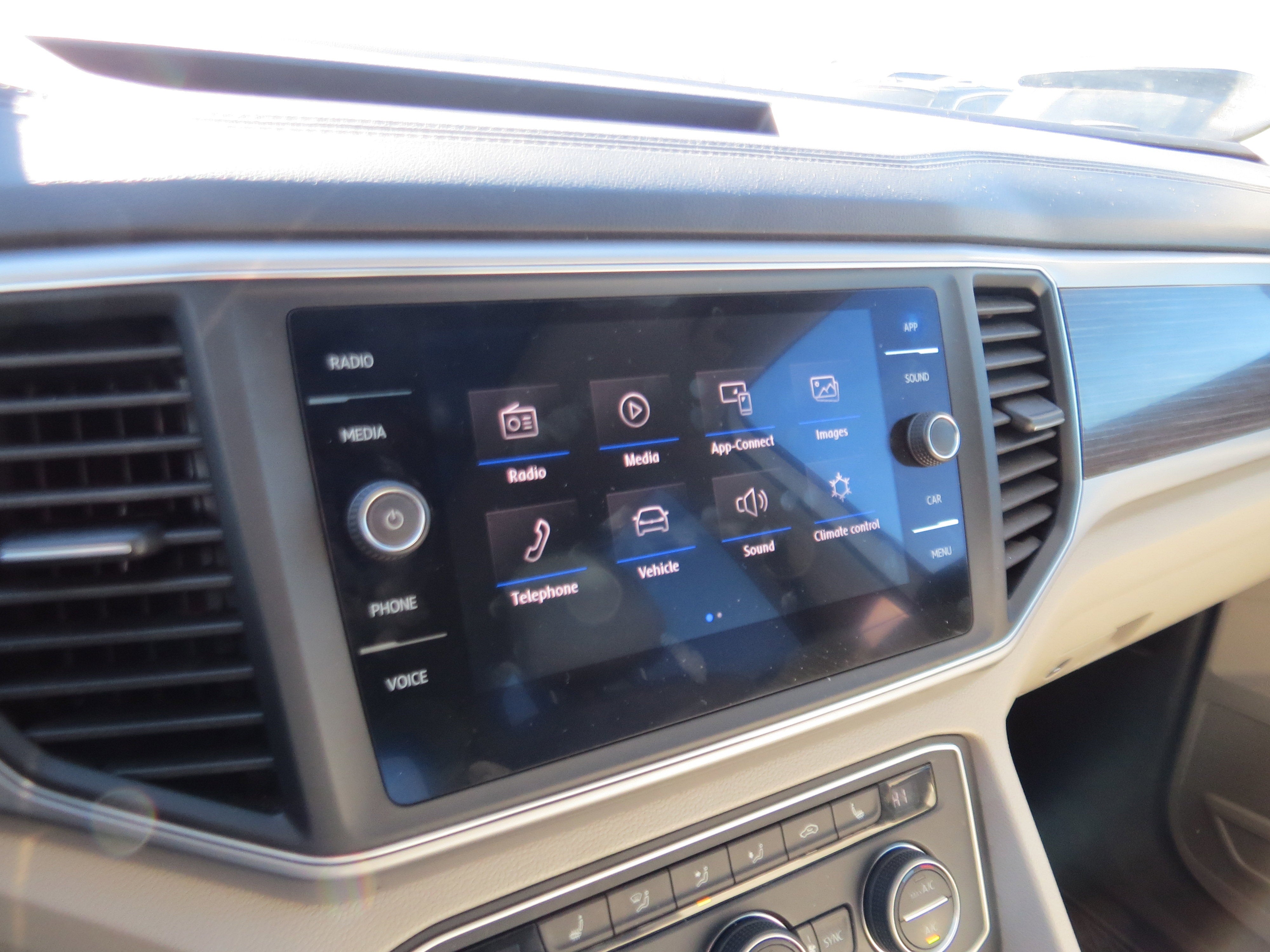 2019 Volkswagen Atlas 3.6L V6 SE w/Technology R-Line