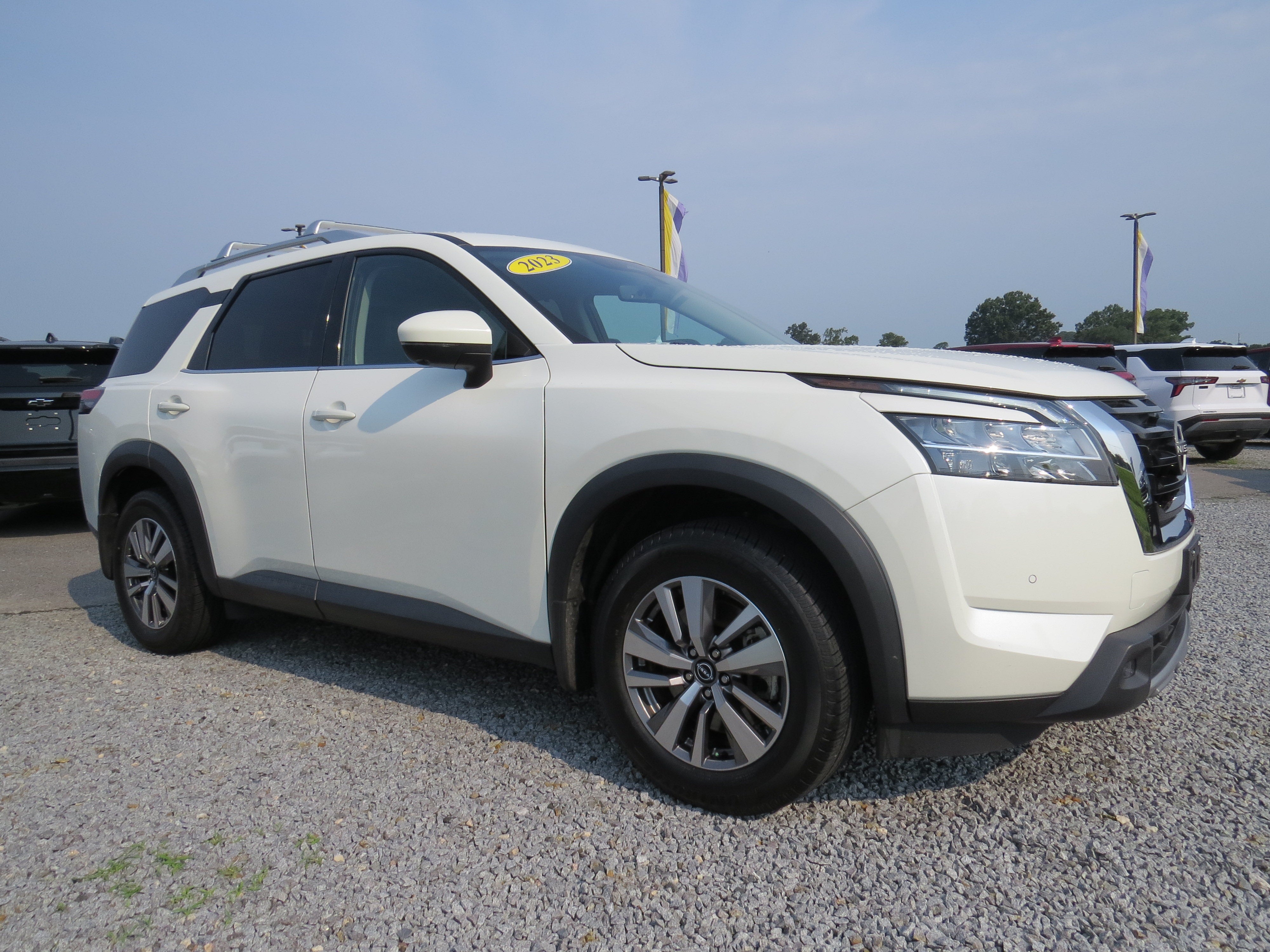 2023 Nissan Pathfinder SL