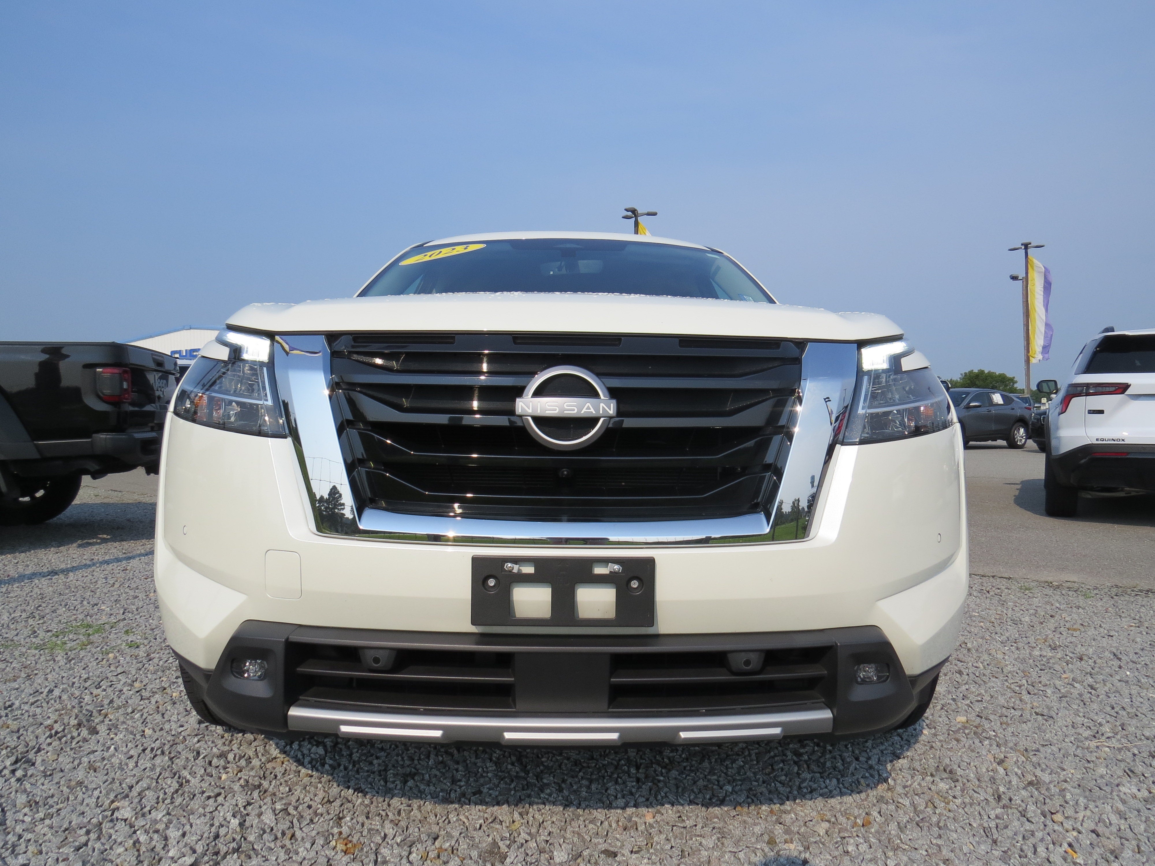 2023 Nissan Pathfinder SL