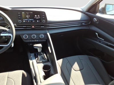 2025 Hyundai ELANTRA SE