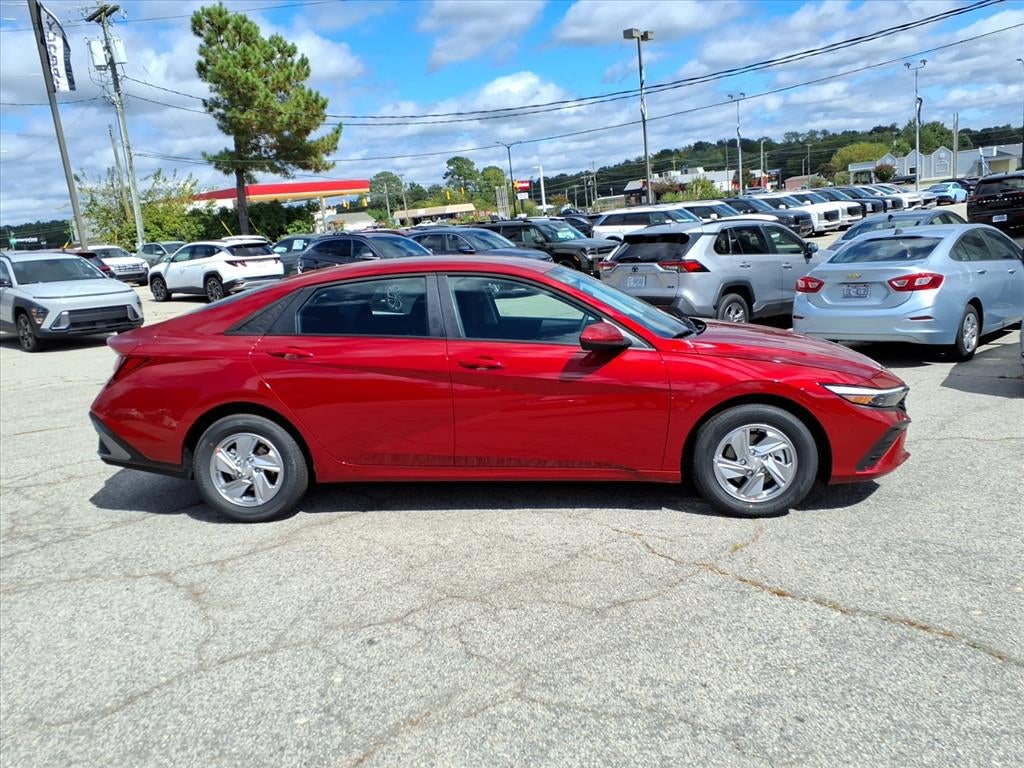 2025 Hyundai ELANTRA SE