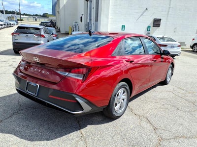 2025 Hyundai ELANTRA SE