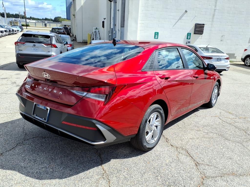 2025 Hyundai ELANTRA SE