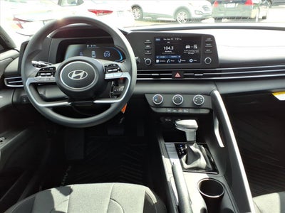 2025 Hyundai ELANTRA SE