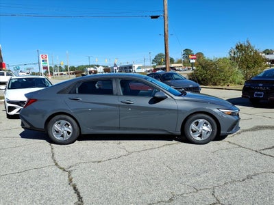 2026 Hyundai ELANTRA SE