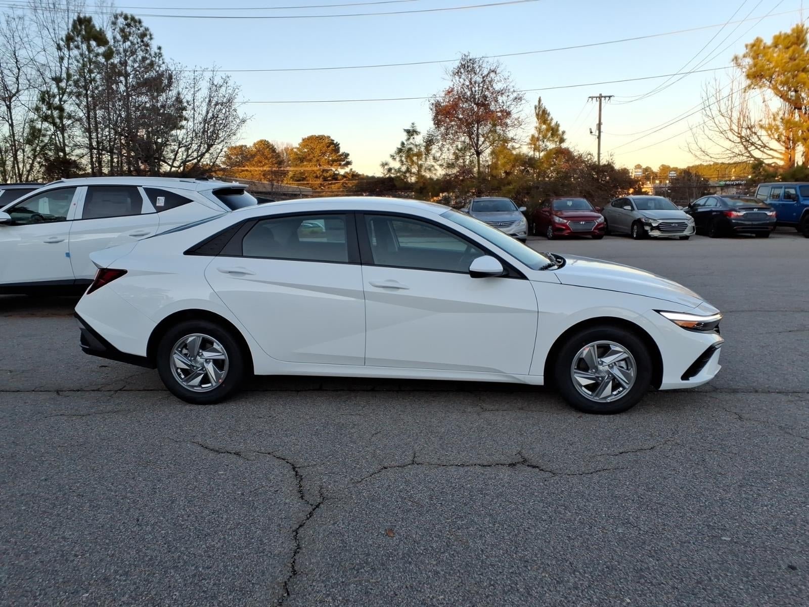 2026 Hyundai ELANTRA SE