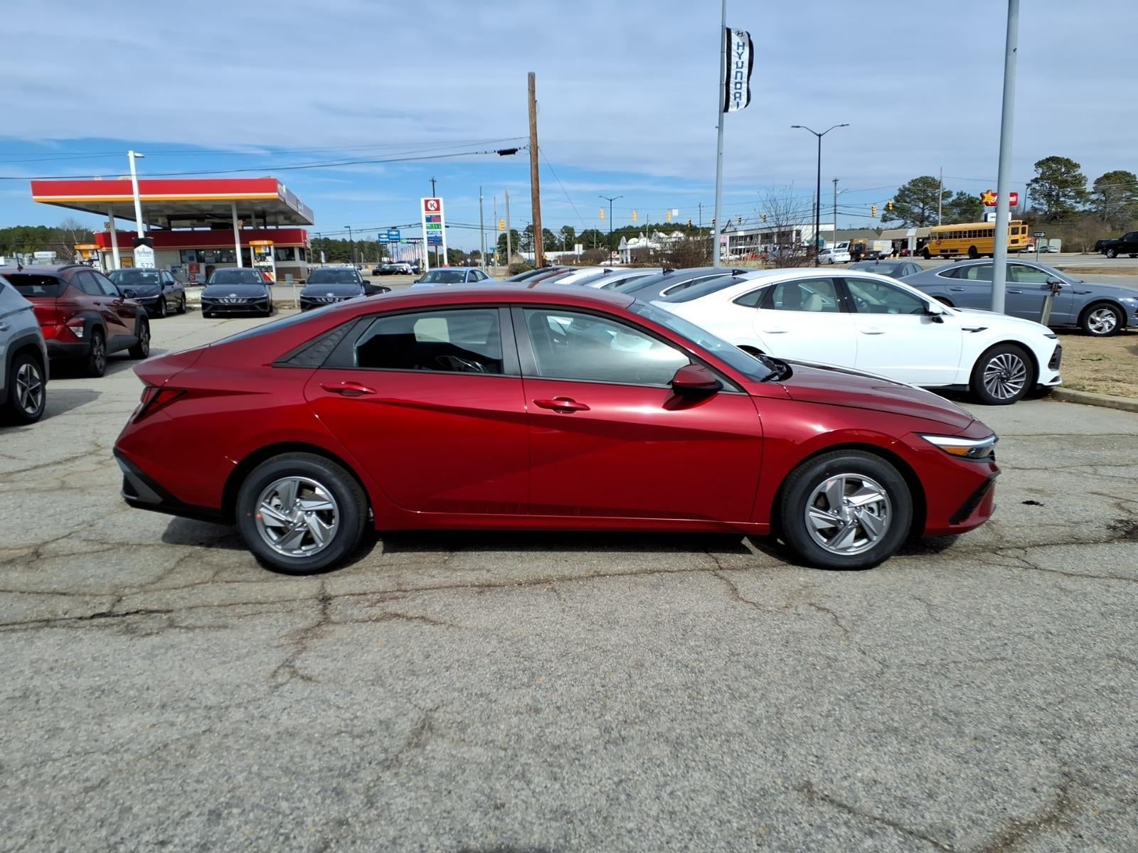 2026 Hyundai ELANTRA SE