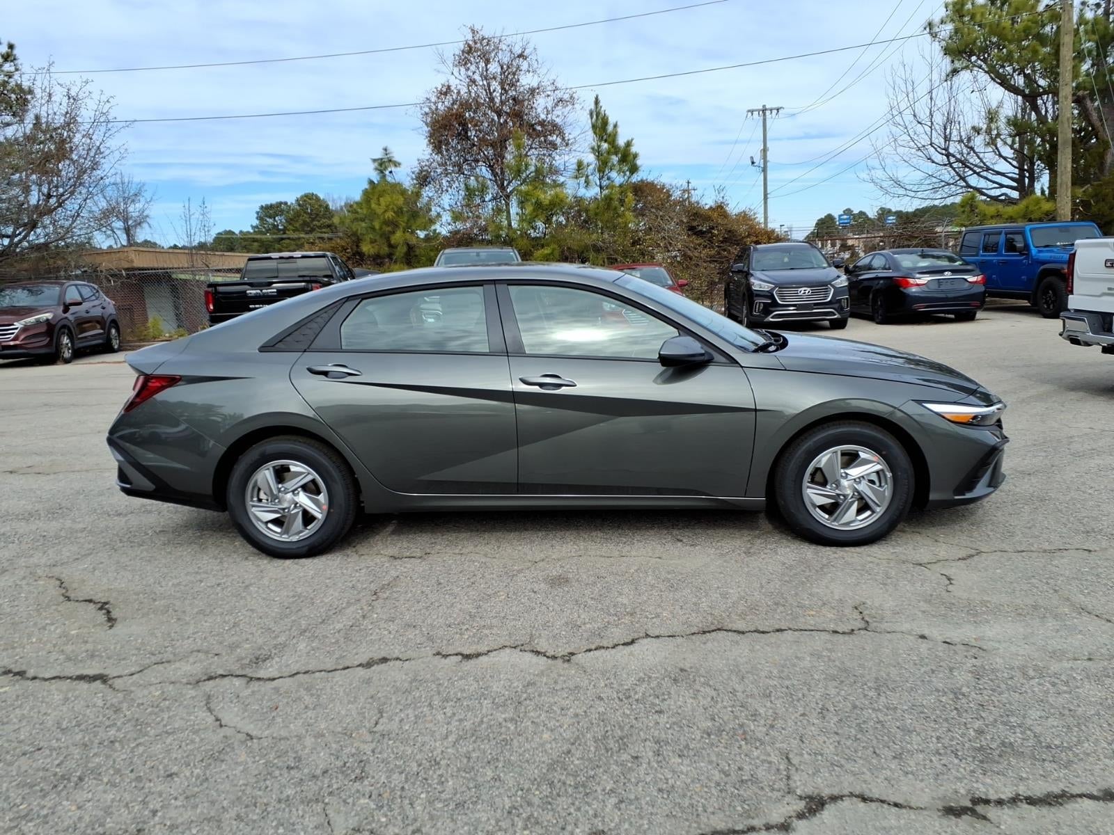 2026 Hyundai ELANTRA SE