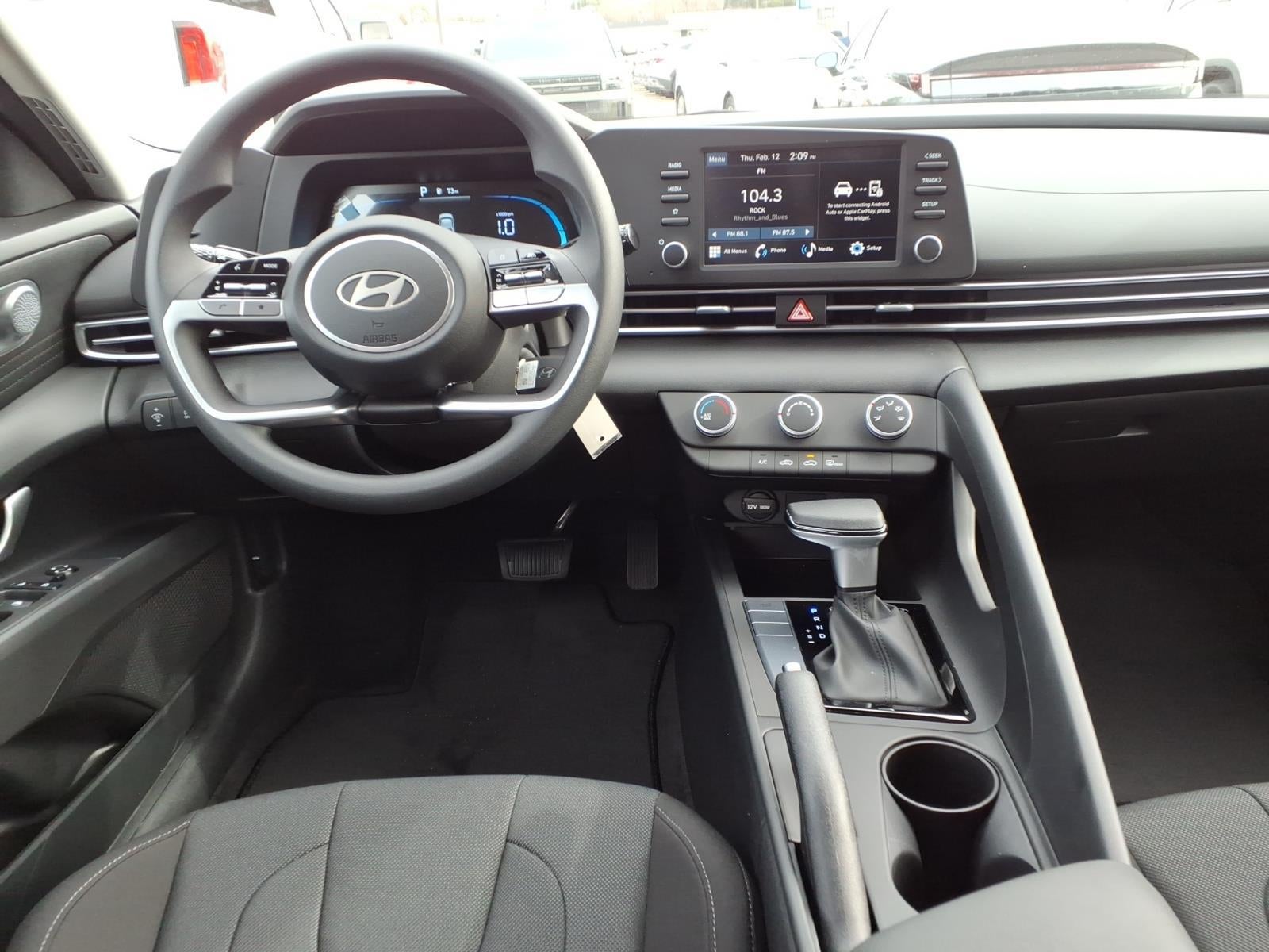 2026 Hyundai ELANTRA SE