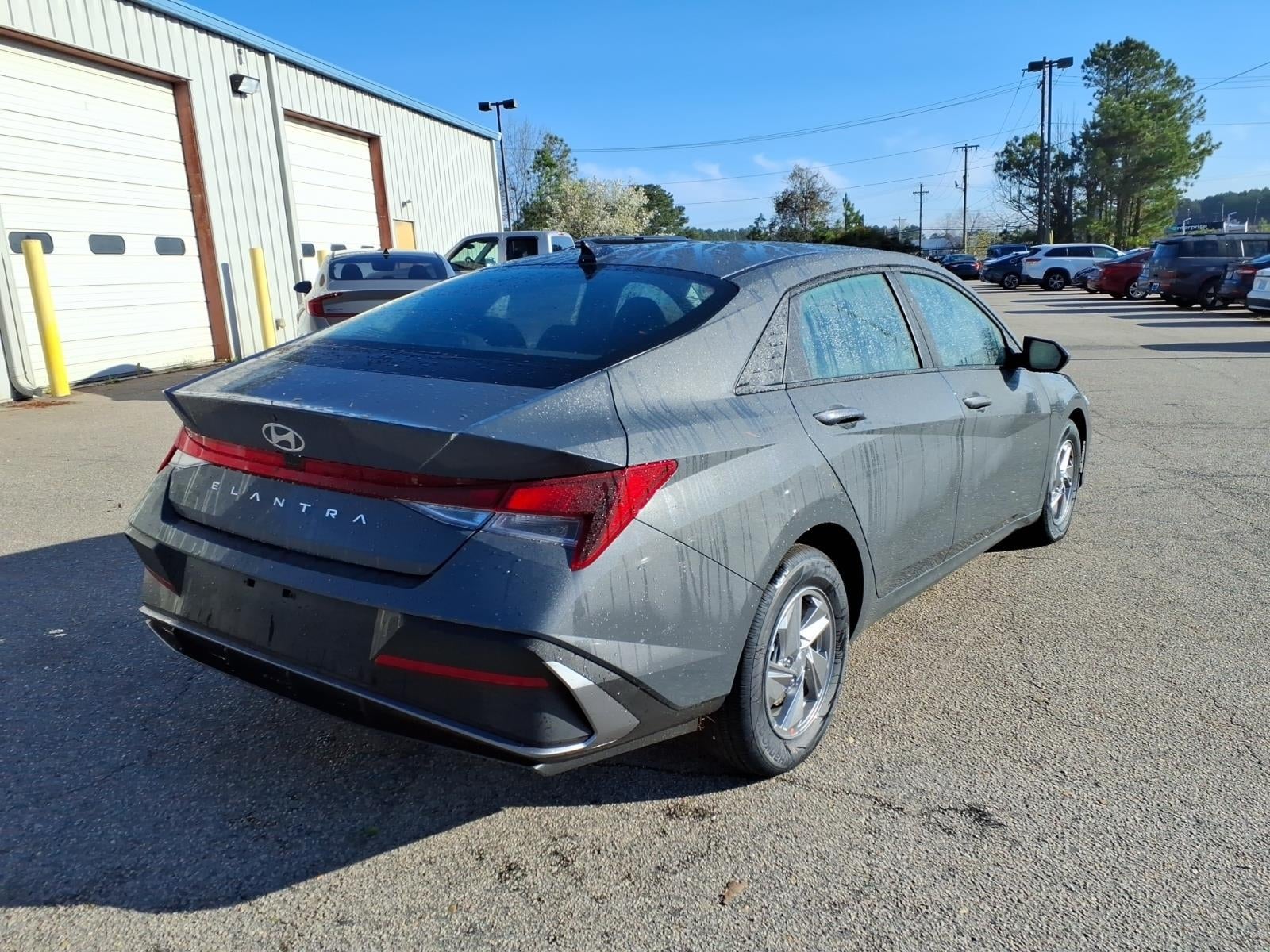 2026 Hyundai ELANTRA SE