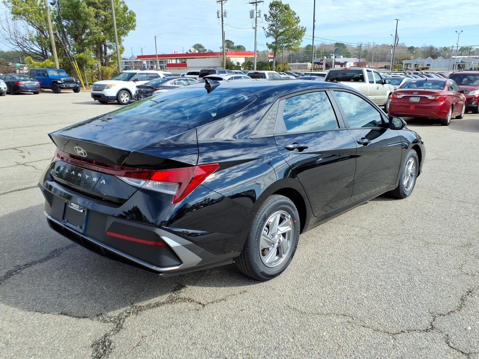 2026 Hyundai ELANTRA SE