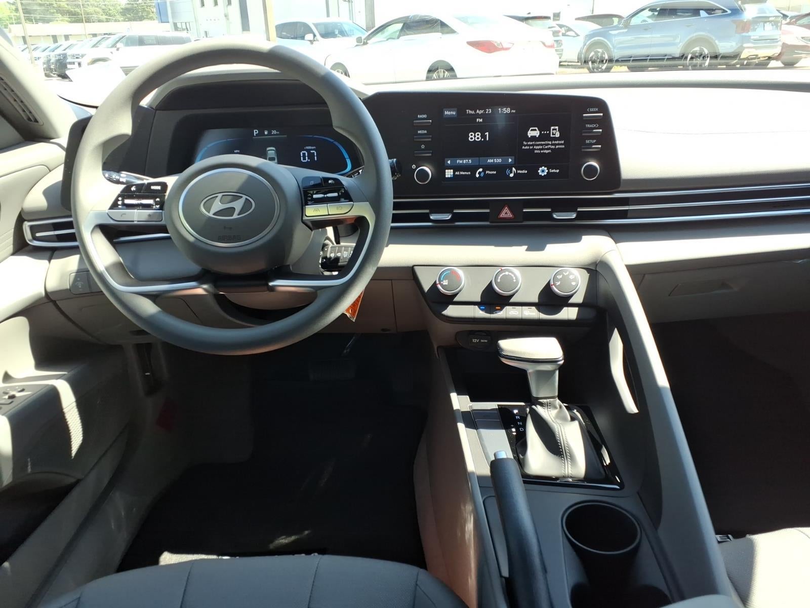 2026 Hyundai ELANTRA SE