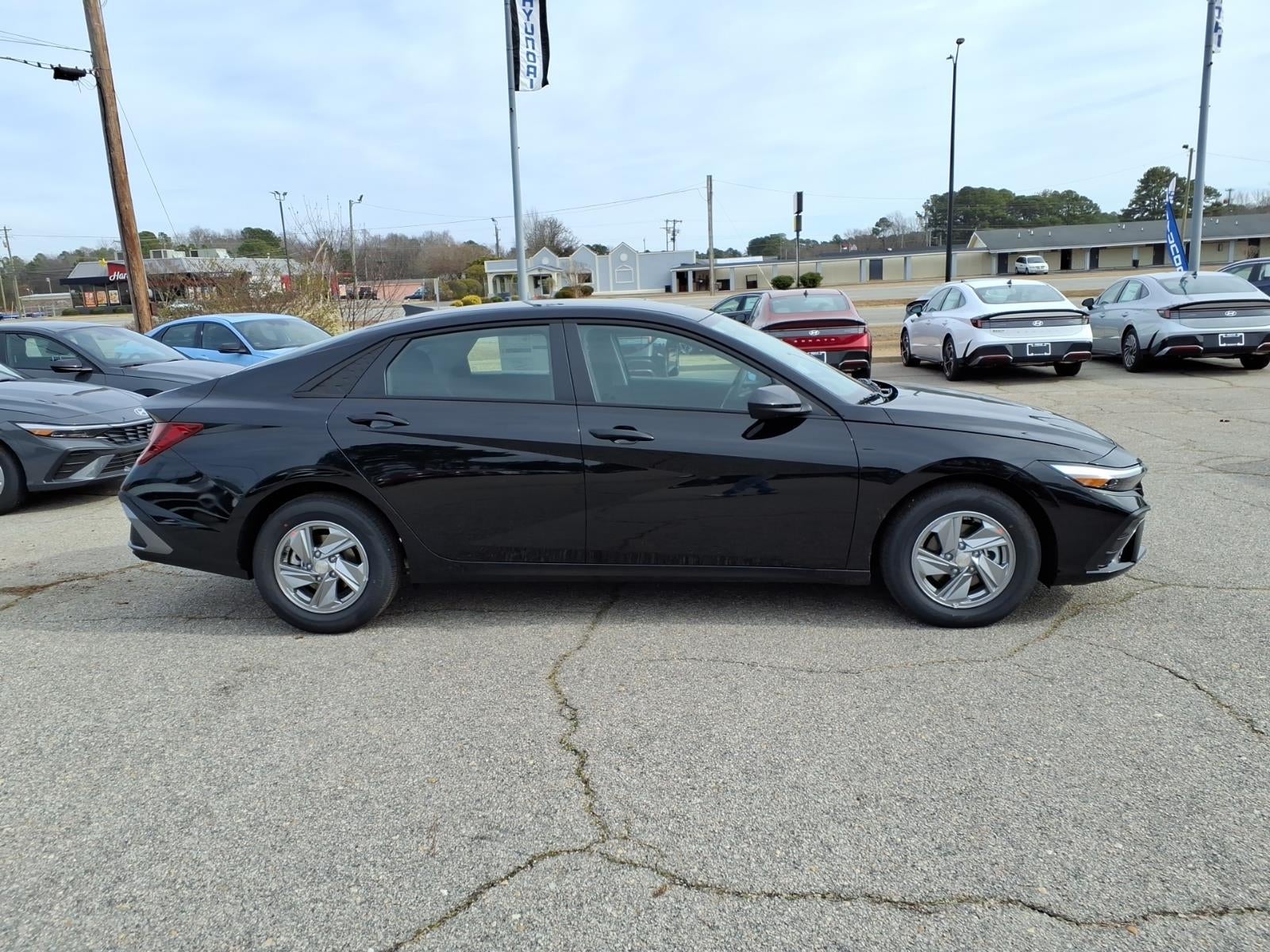 2026 Hyundai ELANTRA SE