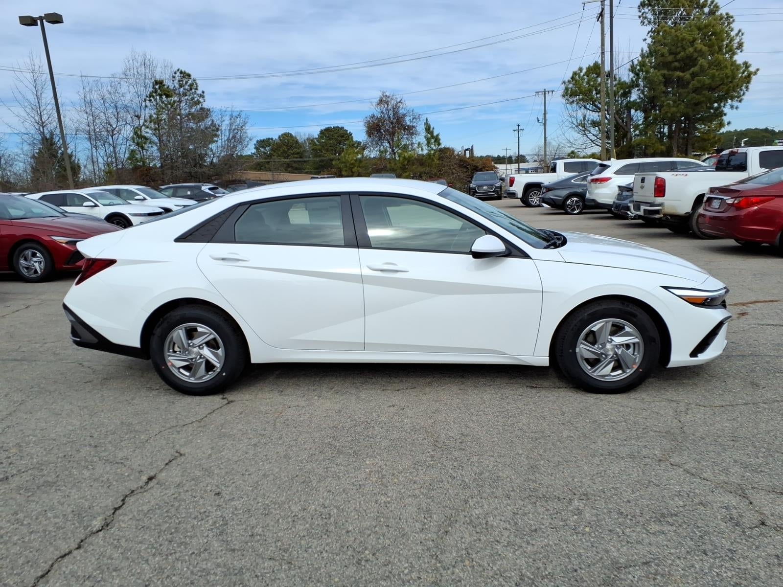 2026 Hyundai ELANTRA SE