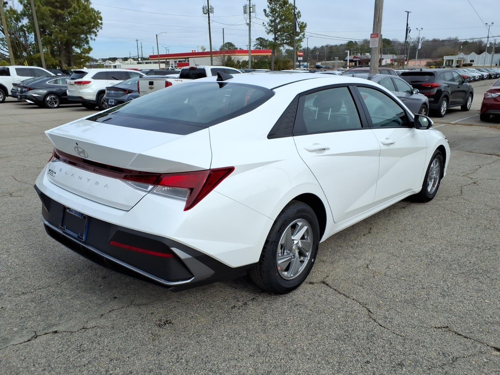 2026 Hyundai ELANTRA SE