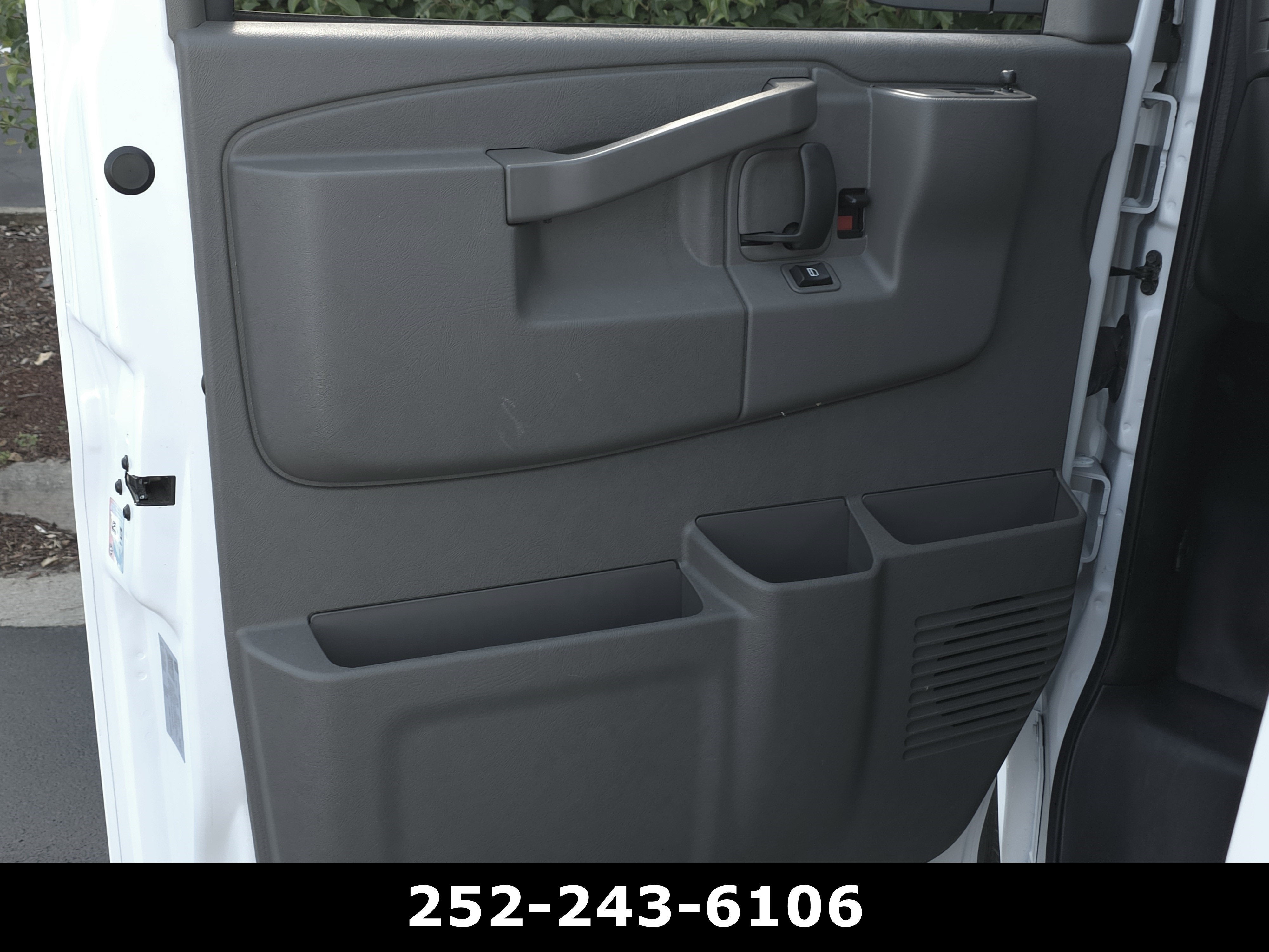 2025 Chevrolet Express Cargo WT