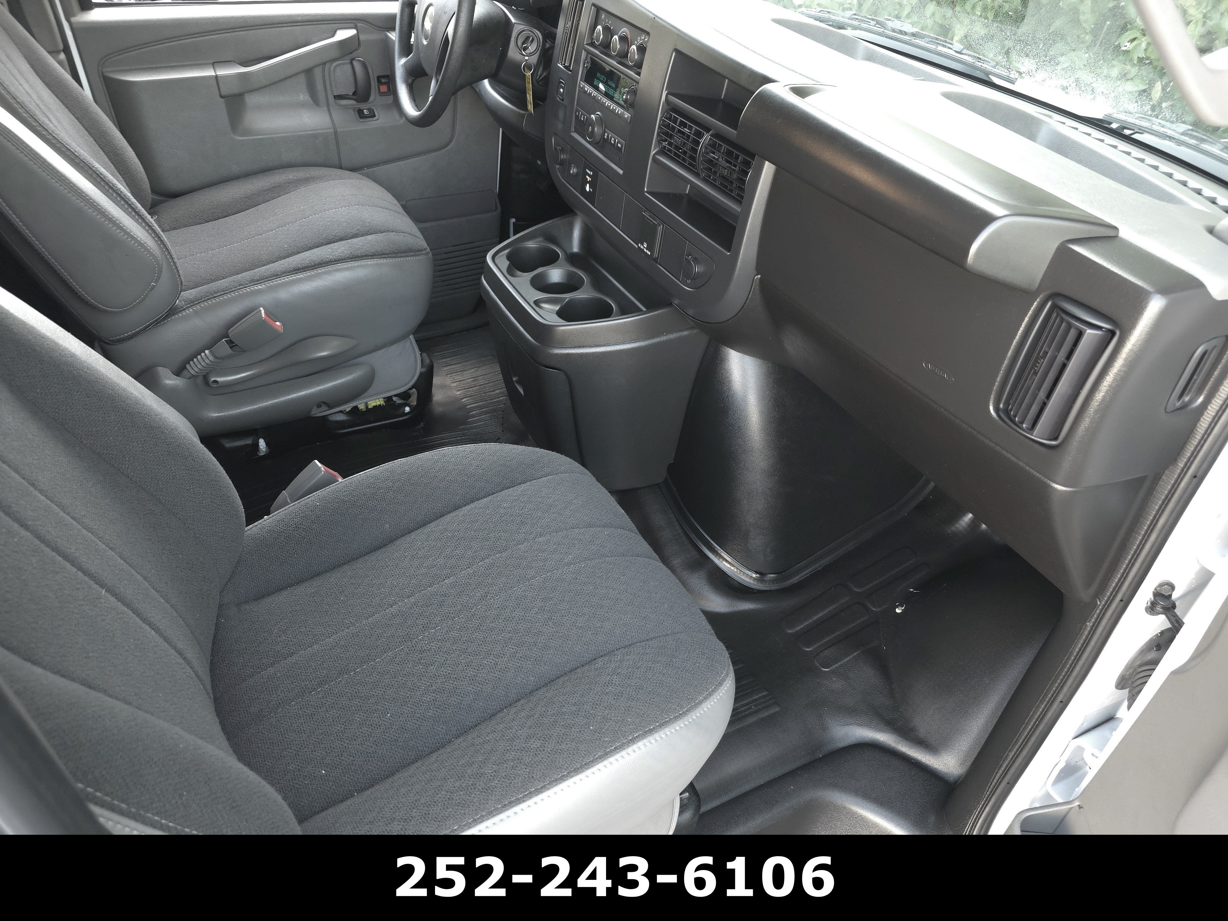 2025 Chevrolet Express Cargo WT
