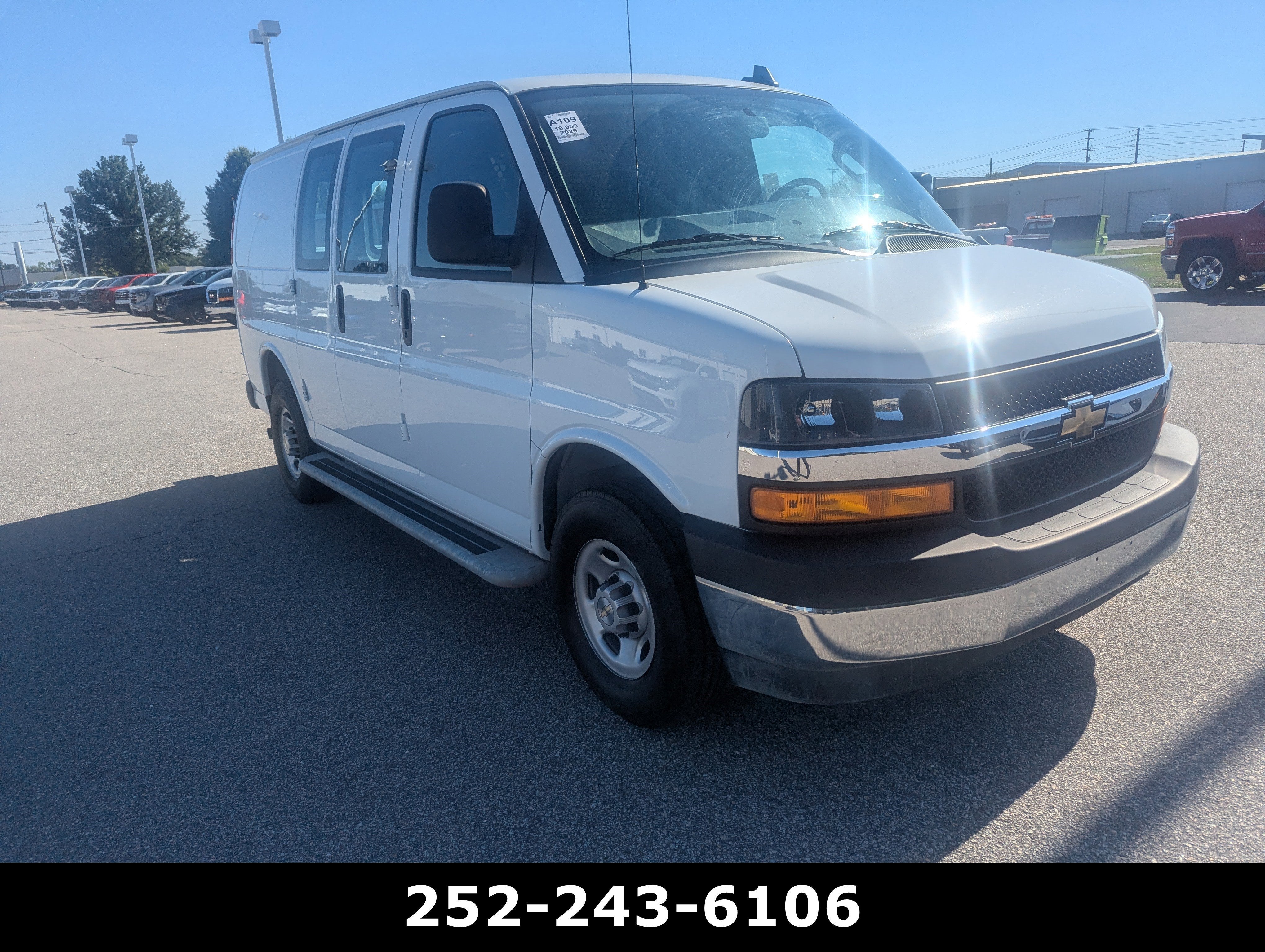 2025 Chevrolet Express Cargo WT