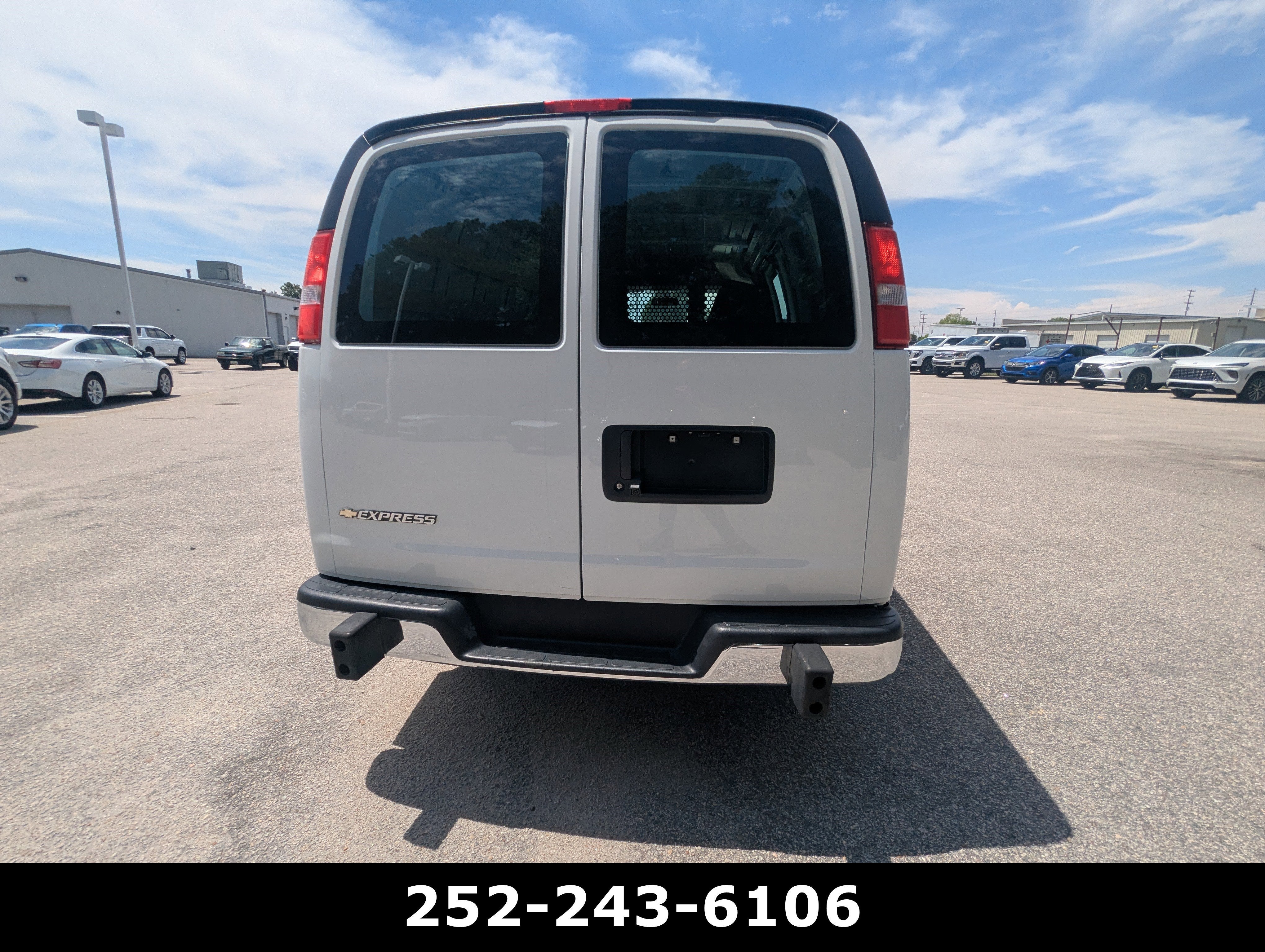 2025 Chevrolet Express Cargo WT