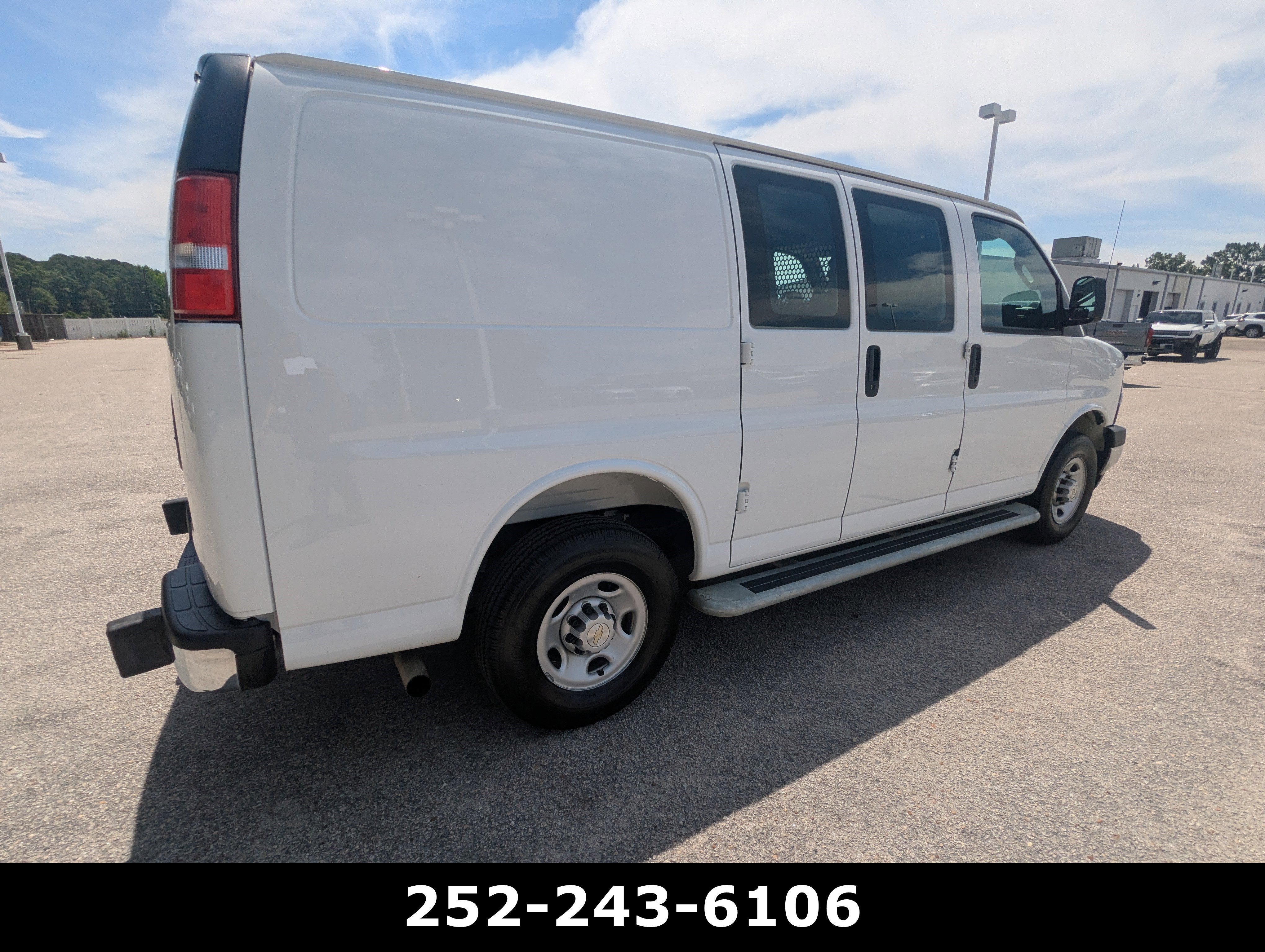 2025 Chevrolet Express Cargo WT