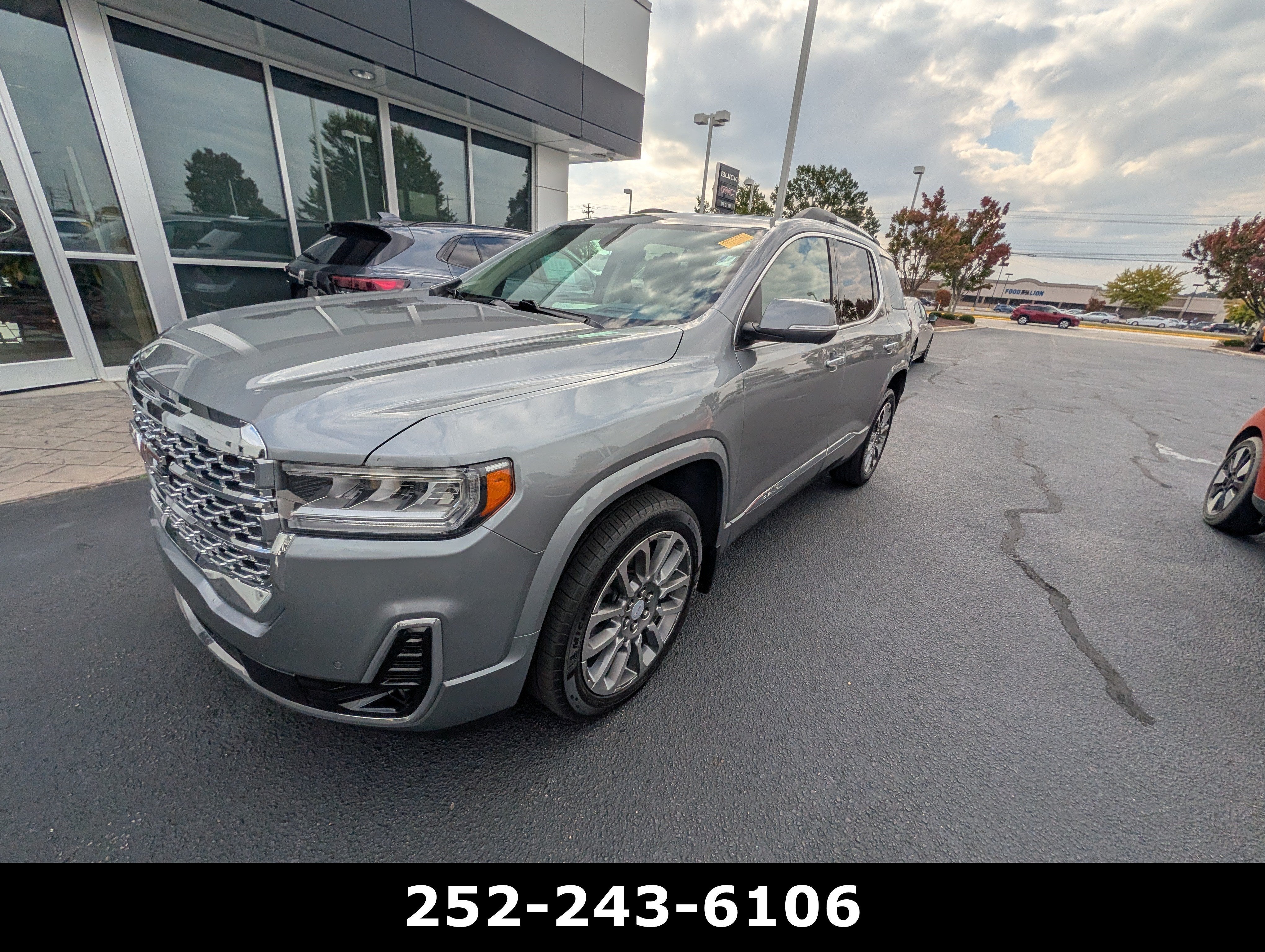2023 GMC Acadia Denali