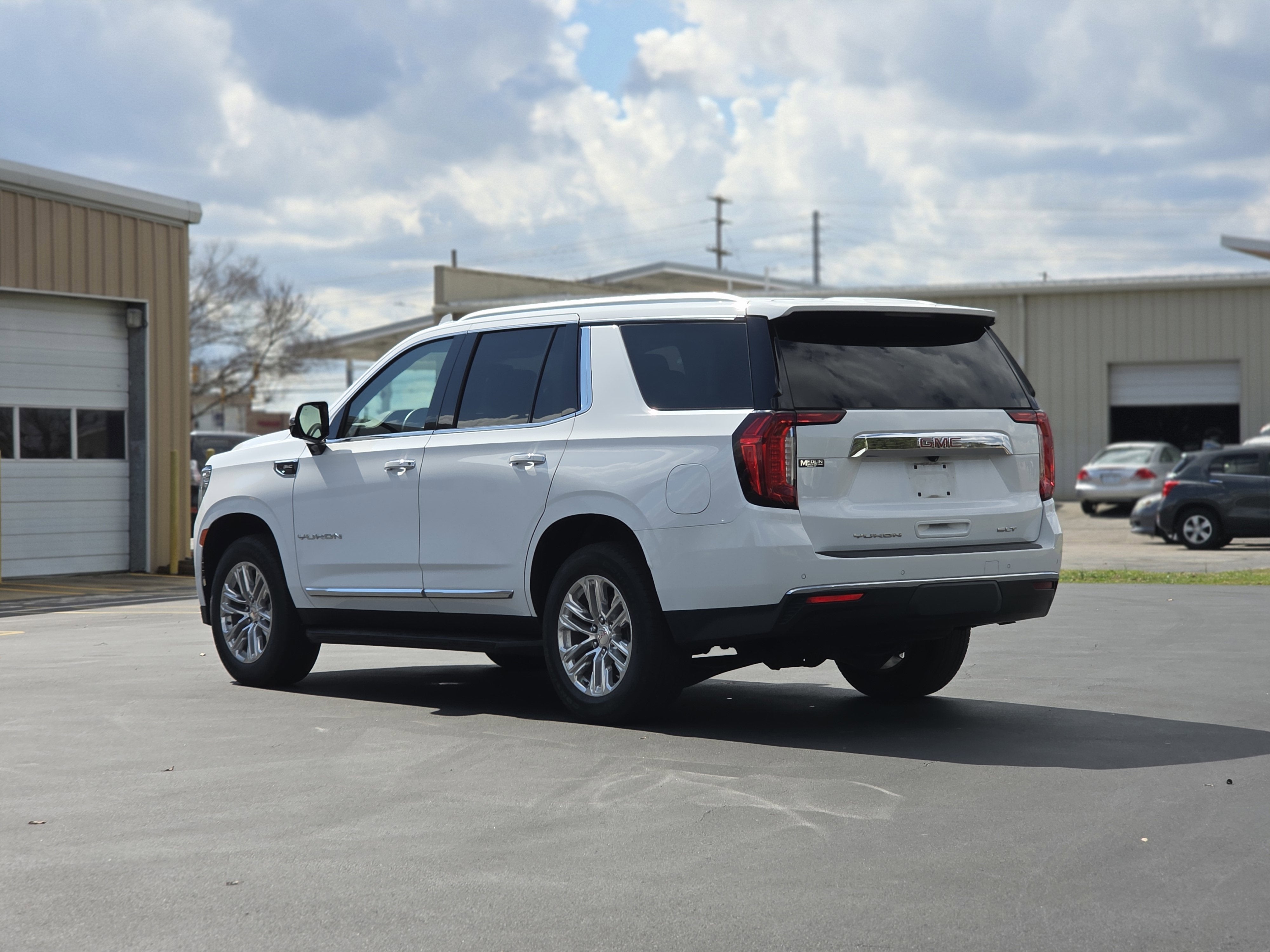 2023 GMC Yukon SLT