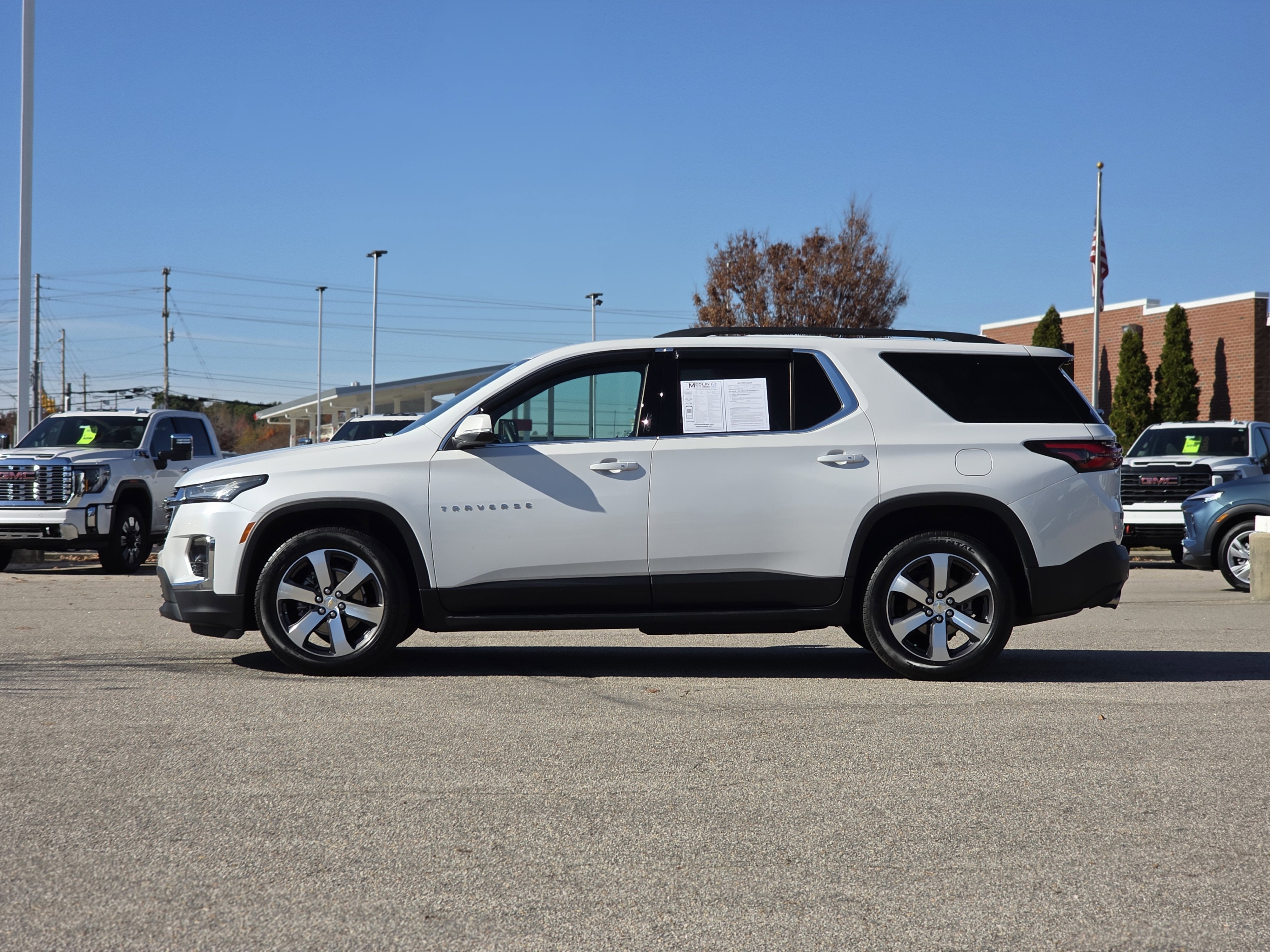 2023 Chevrolet Traverse LT Leather