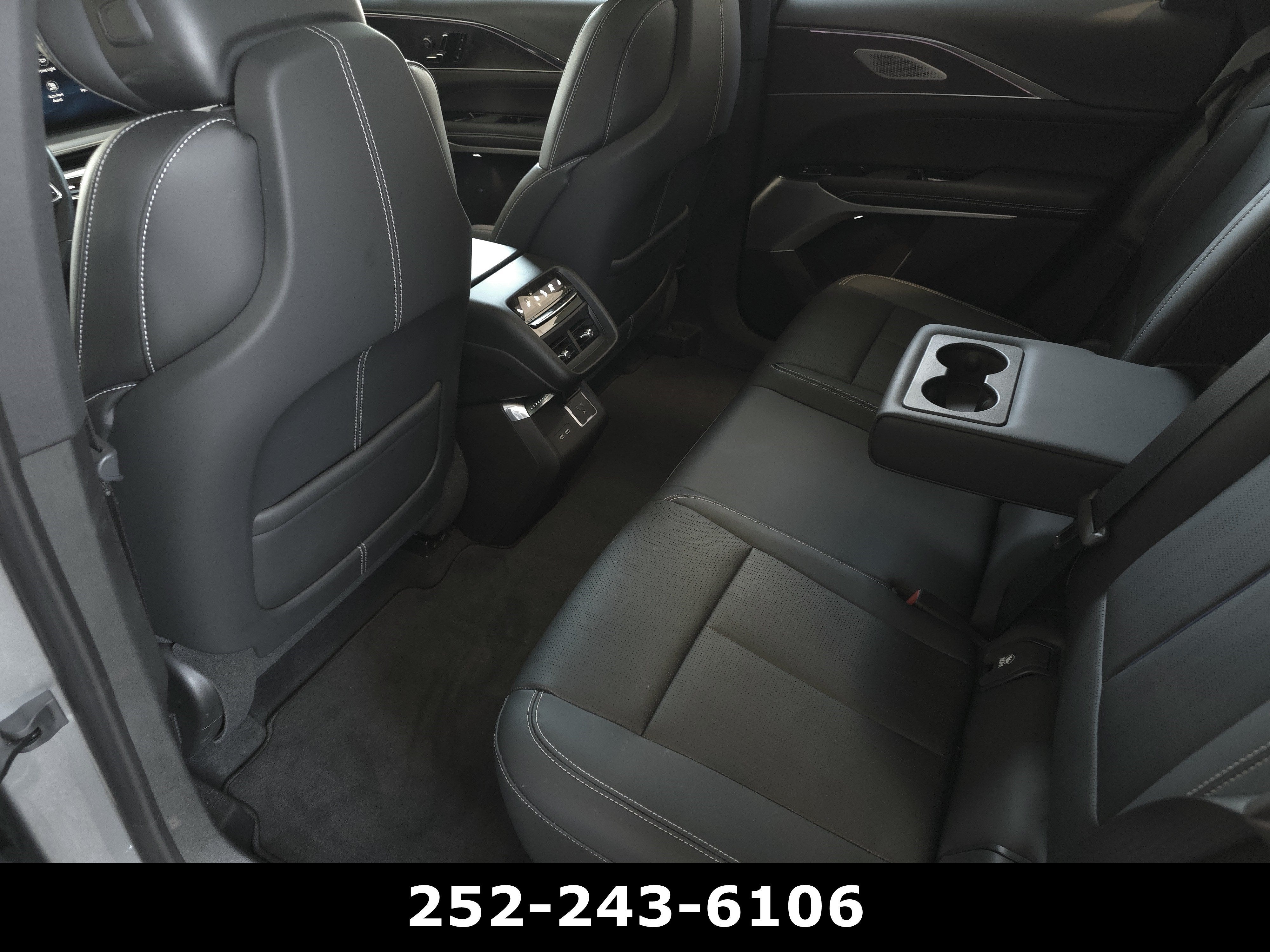 2024 Cadillac LYRIQ Sport 3