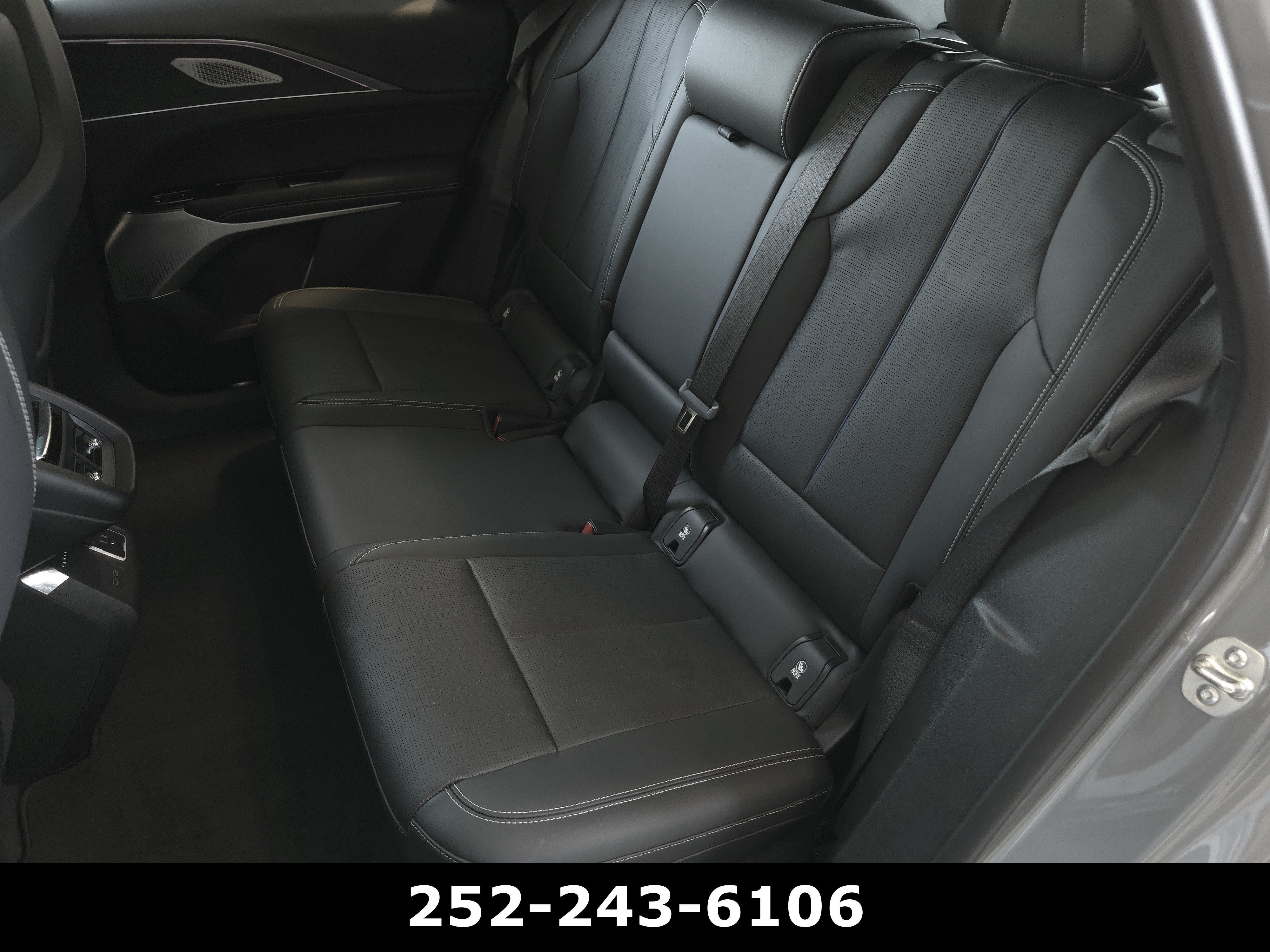 2024 Cadillac LYRIQ Sport 3