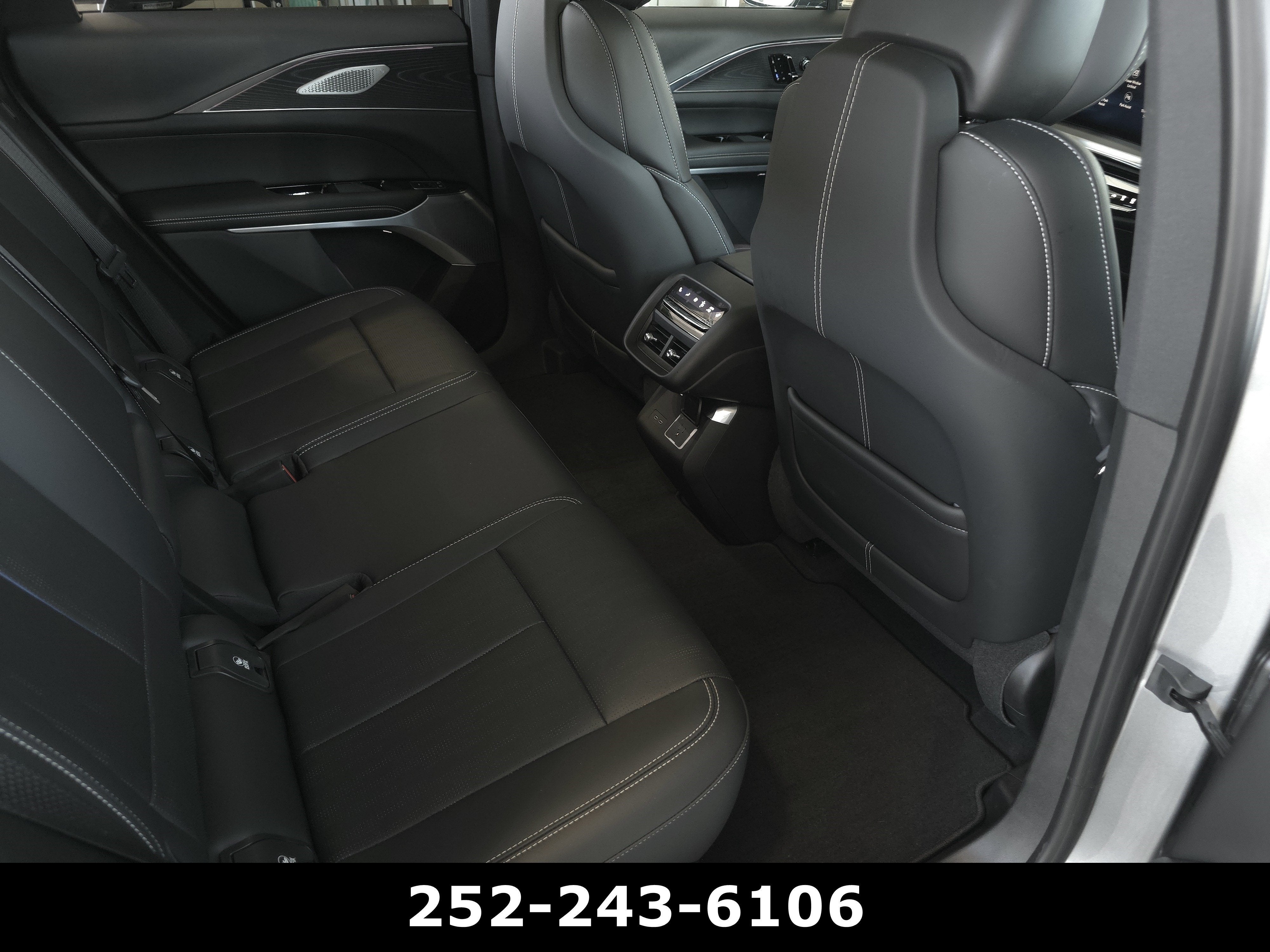 2024 Cadillac LYRIQ Sport 3