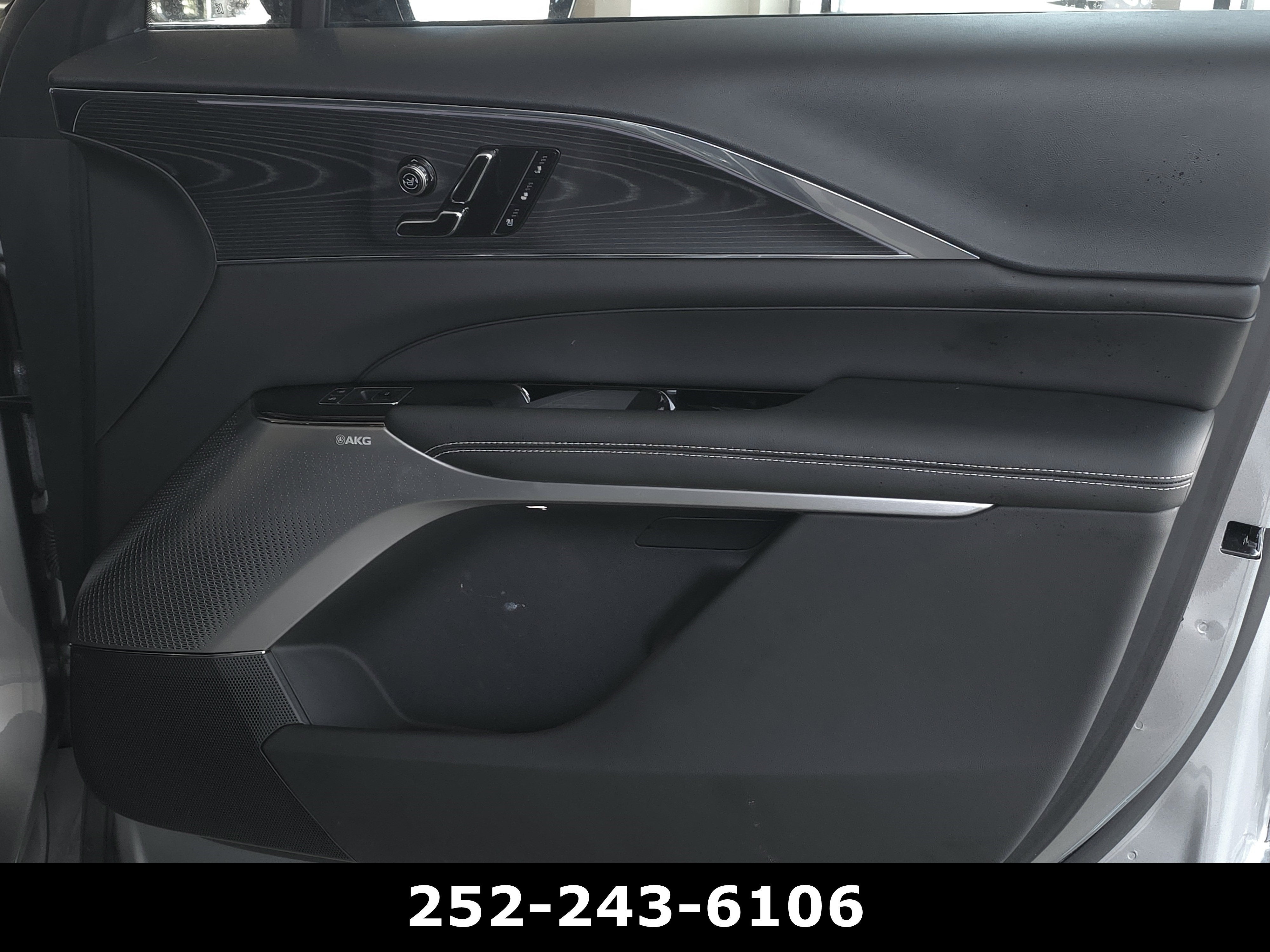 2024 Cadillac LYRIQ Sport 3