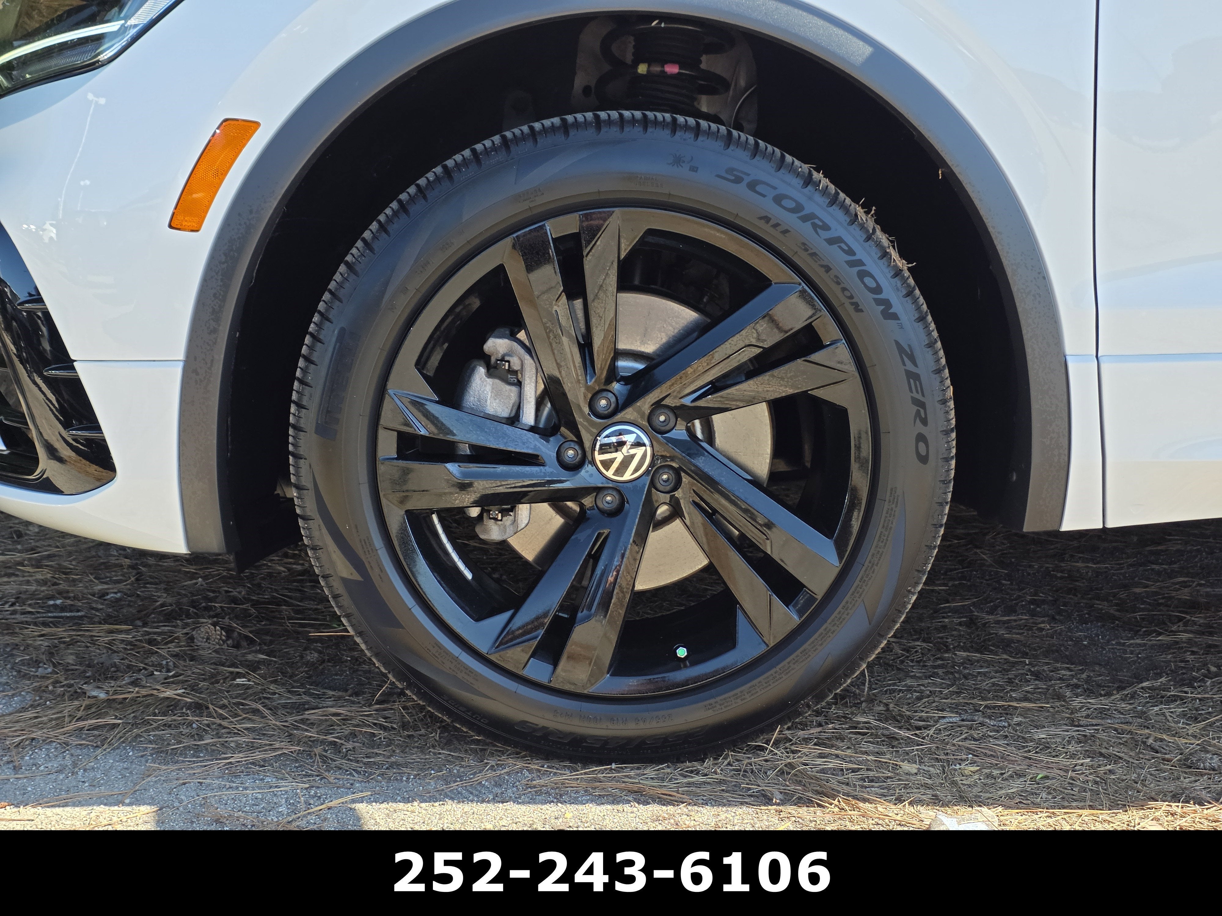 2024 Volkswagen Tiguan SE R-Line Black