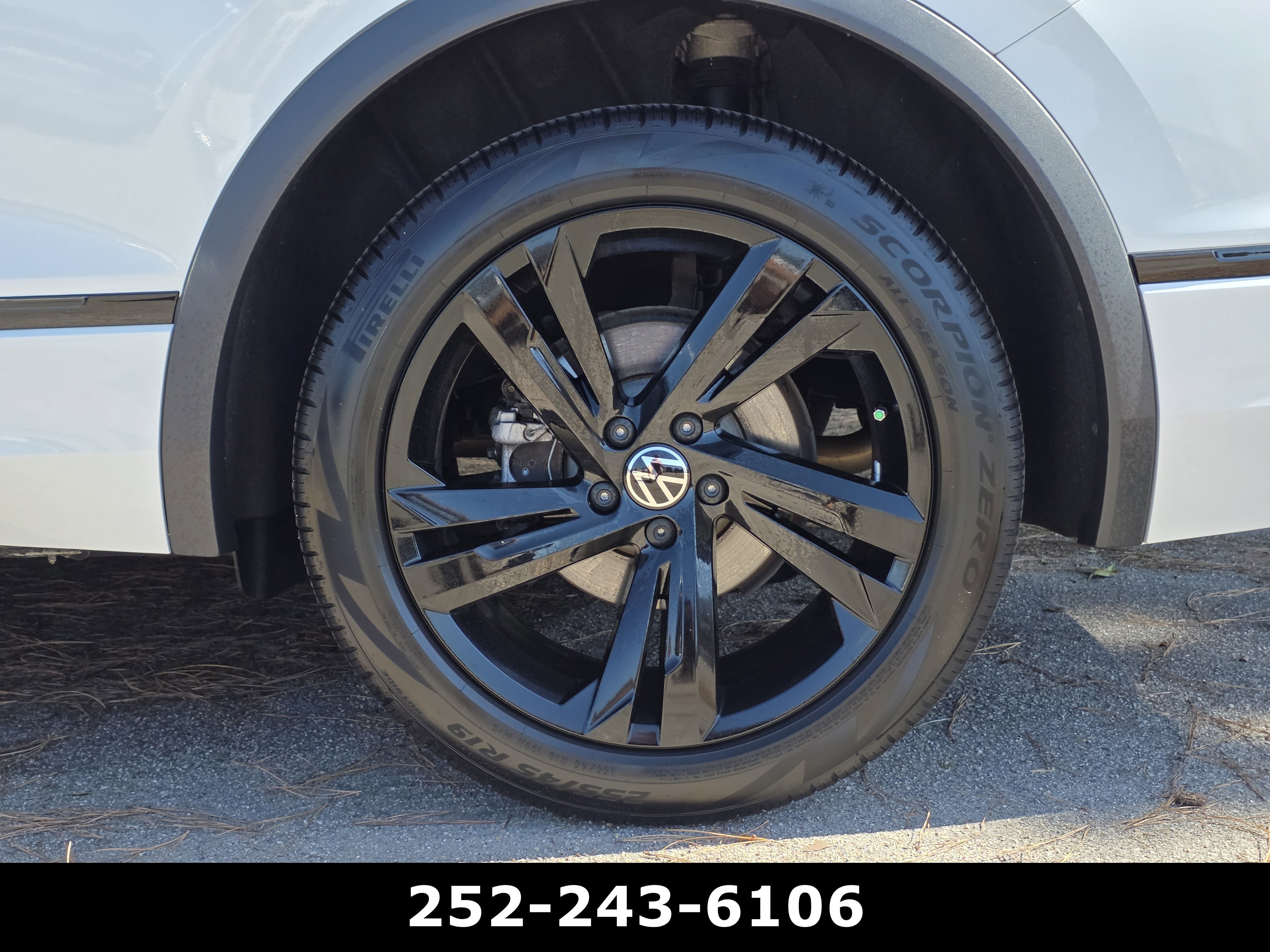 2024 Volkswagen Tiguan SE R-Line Black