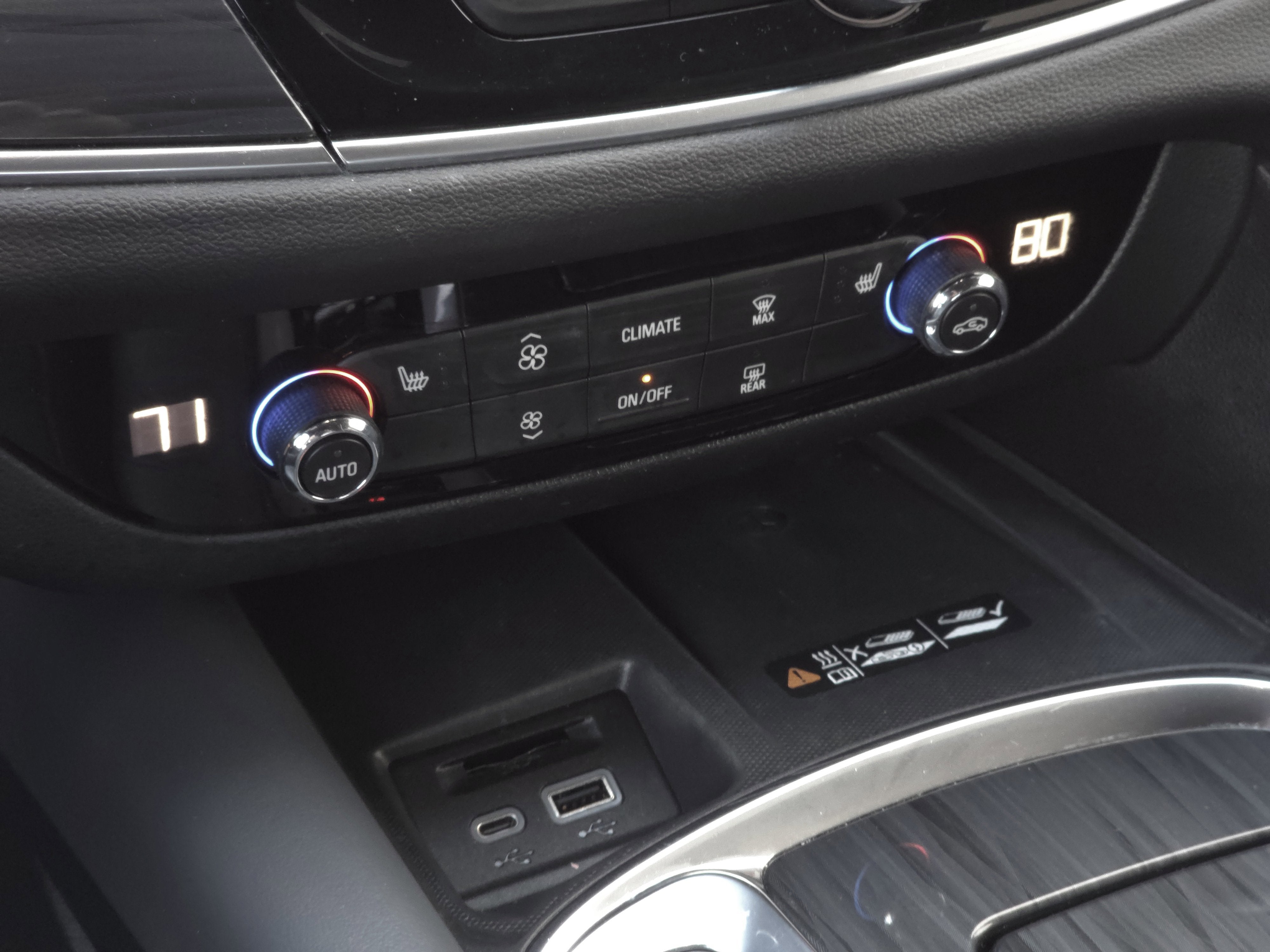 2023 Buick Enclave Essence