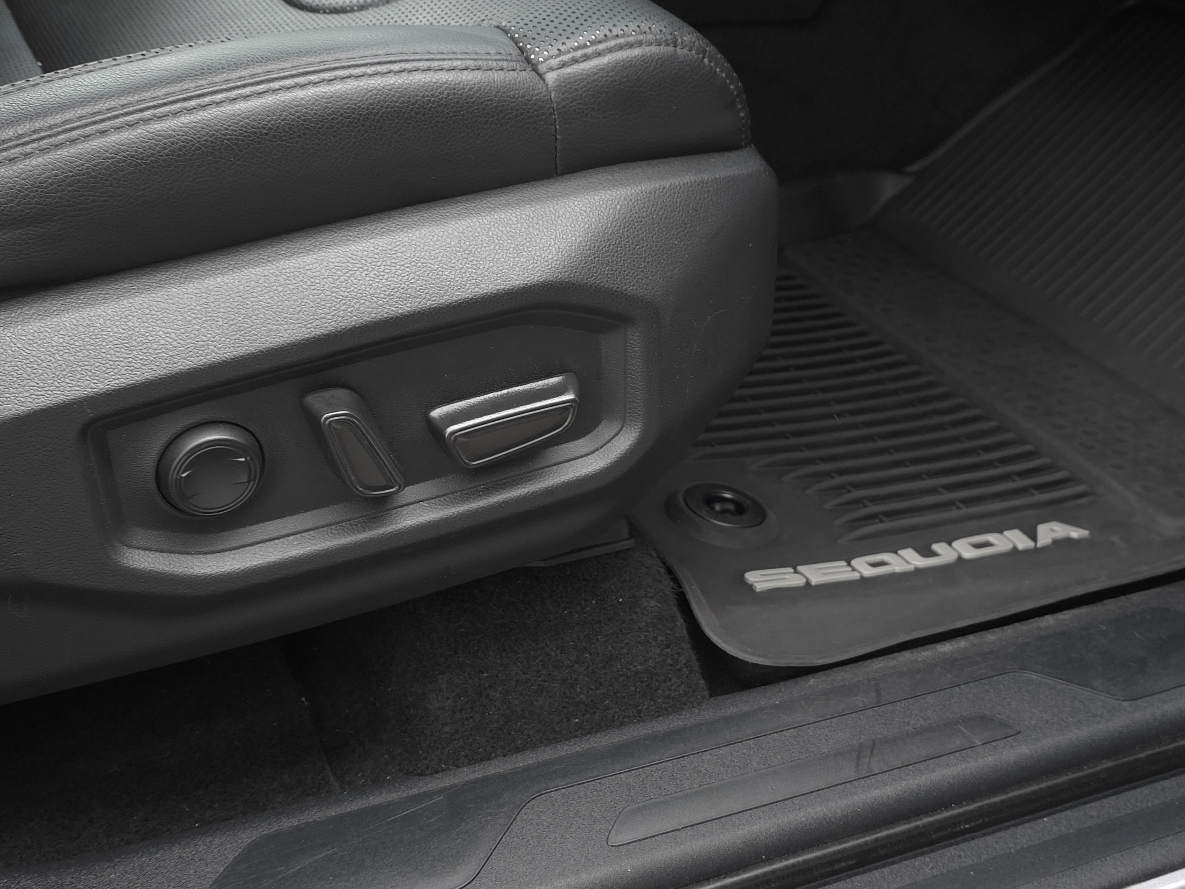 2024 Toyota Sequoia SR5