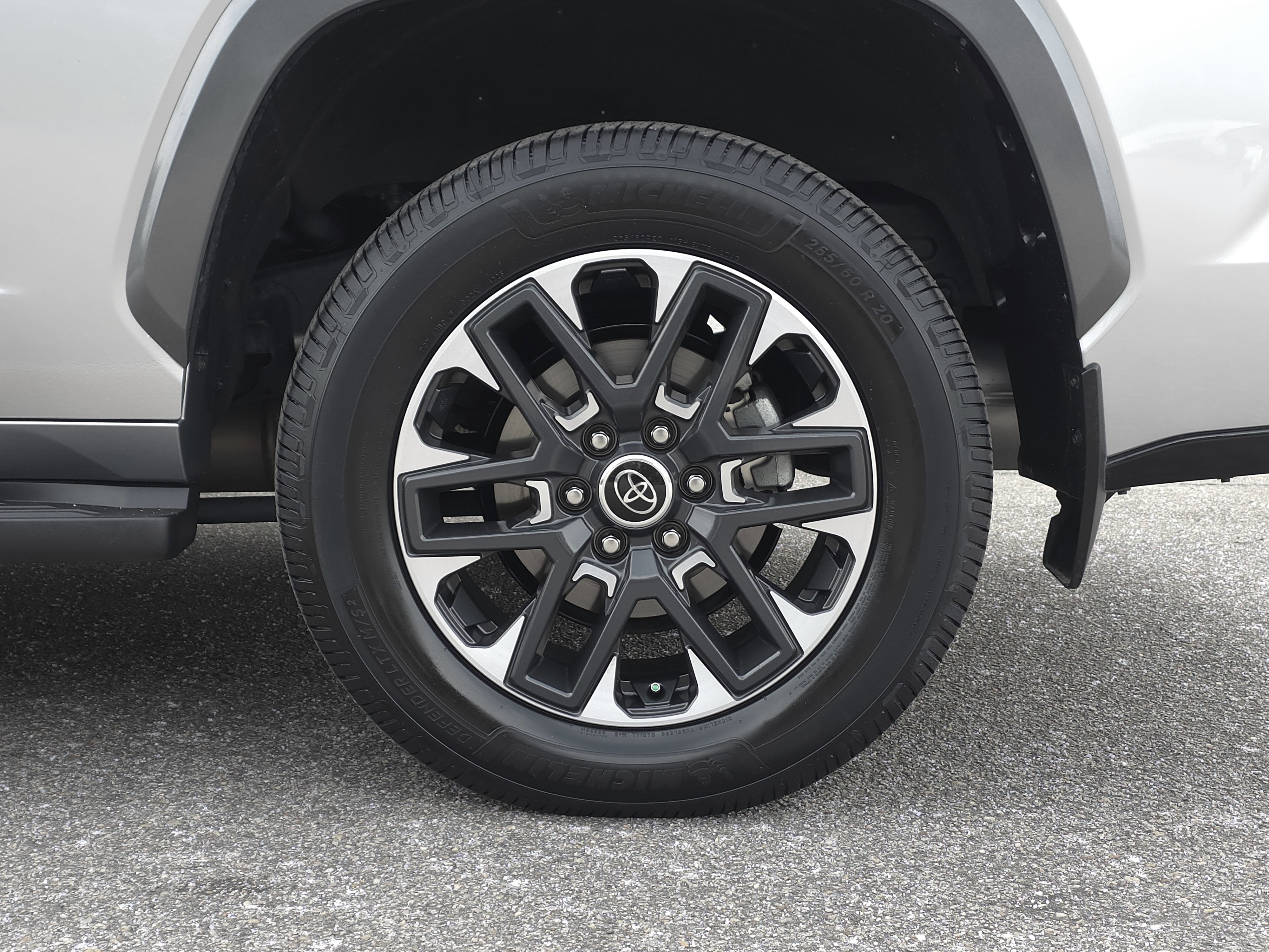 2024 Toyota Sequoia SR5