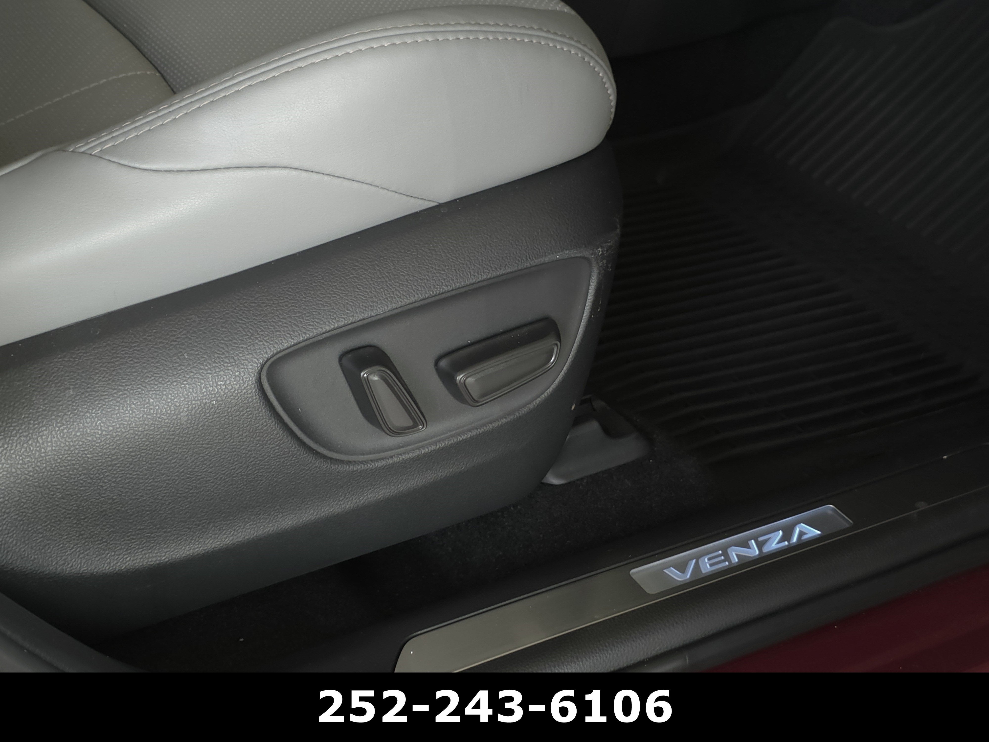2024 Toyota Venza LE