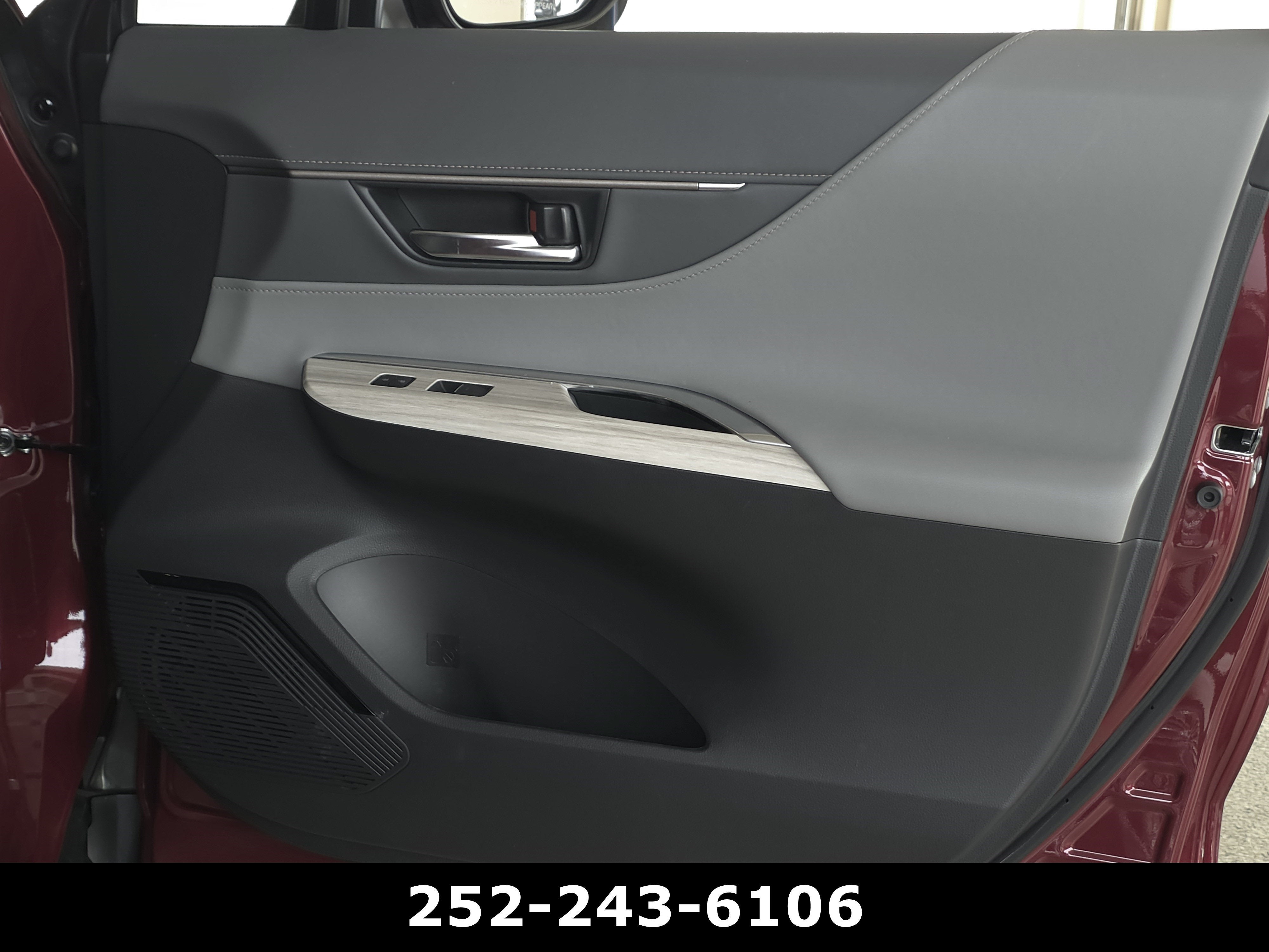 2024 Toyota Venza LE