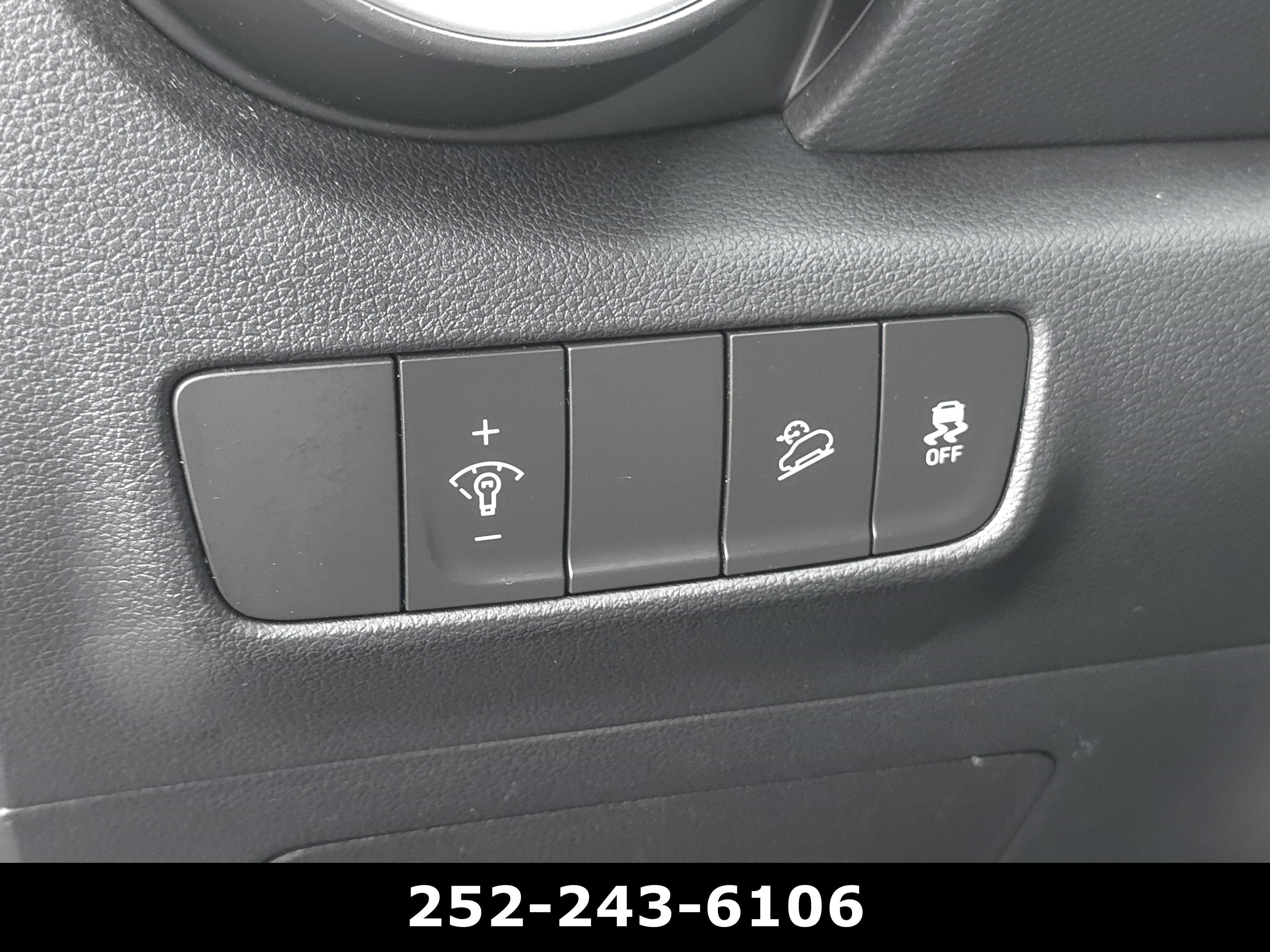 2023 Hyundai KONA SEL