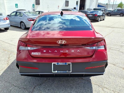 2025 Hyundai ELANTRA SE